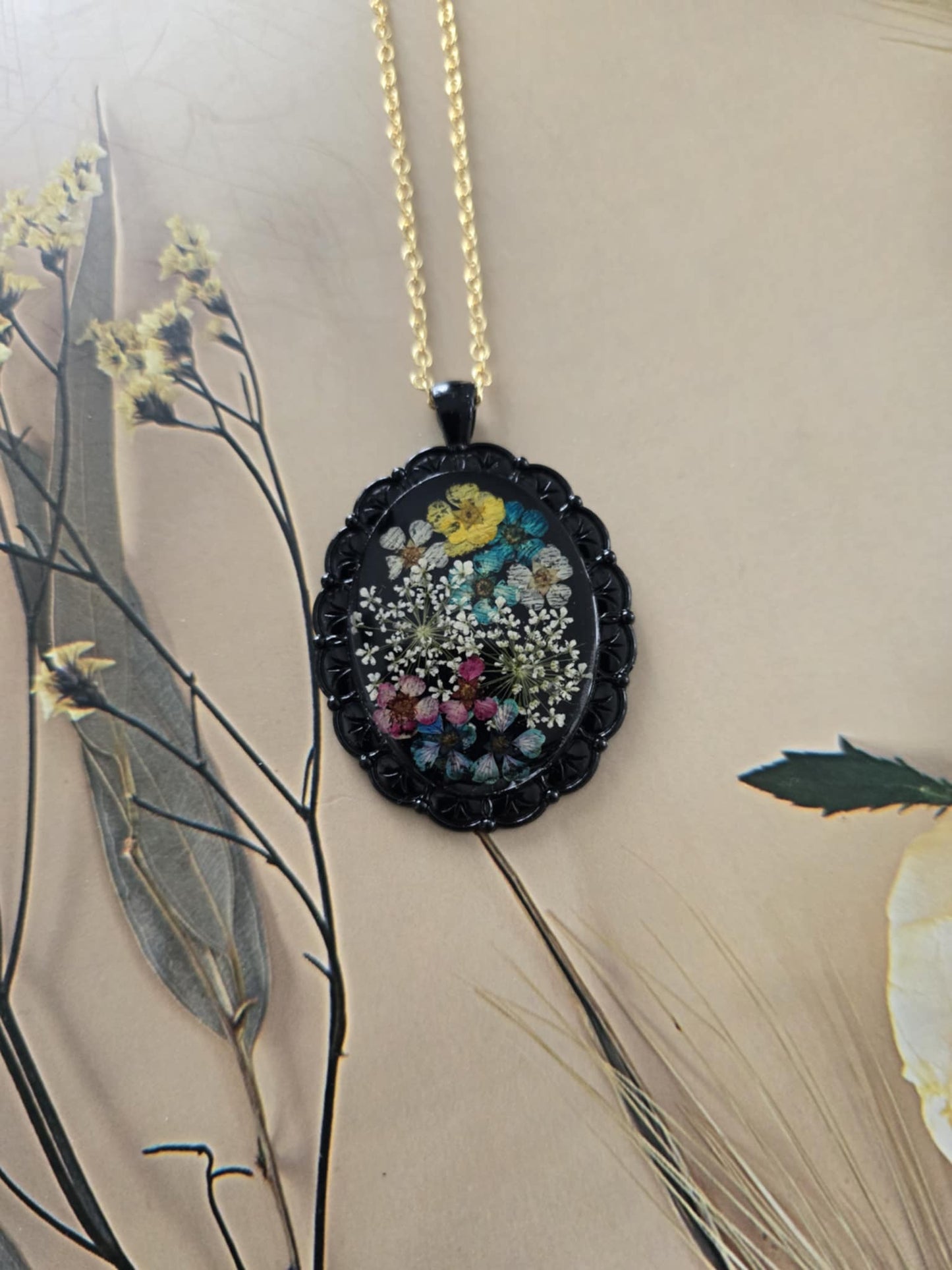 Pendentif floral amical