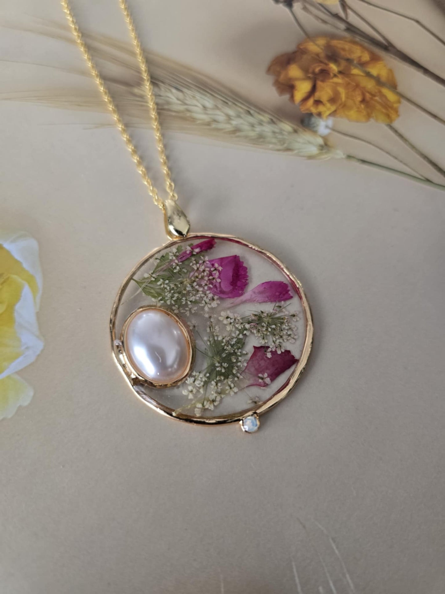 Pendentif floral surprenant