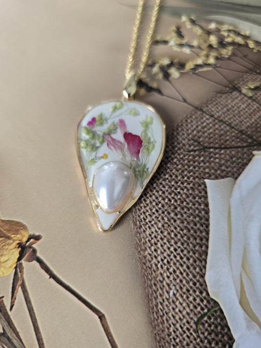 Pendentif floral avec perle