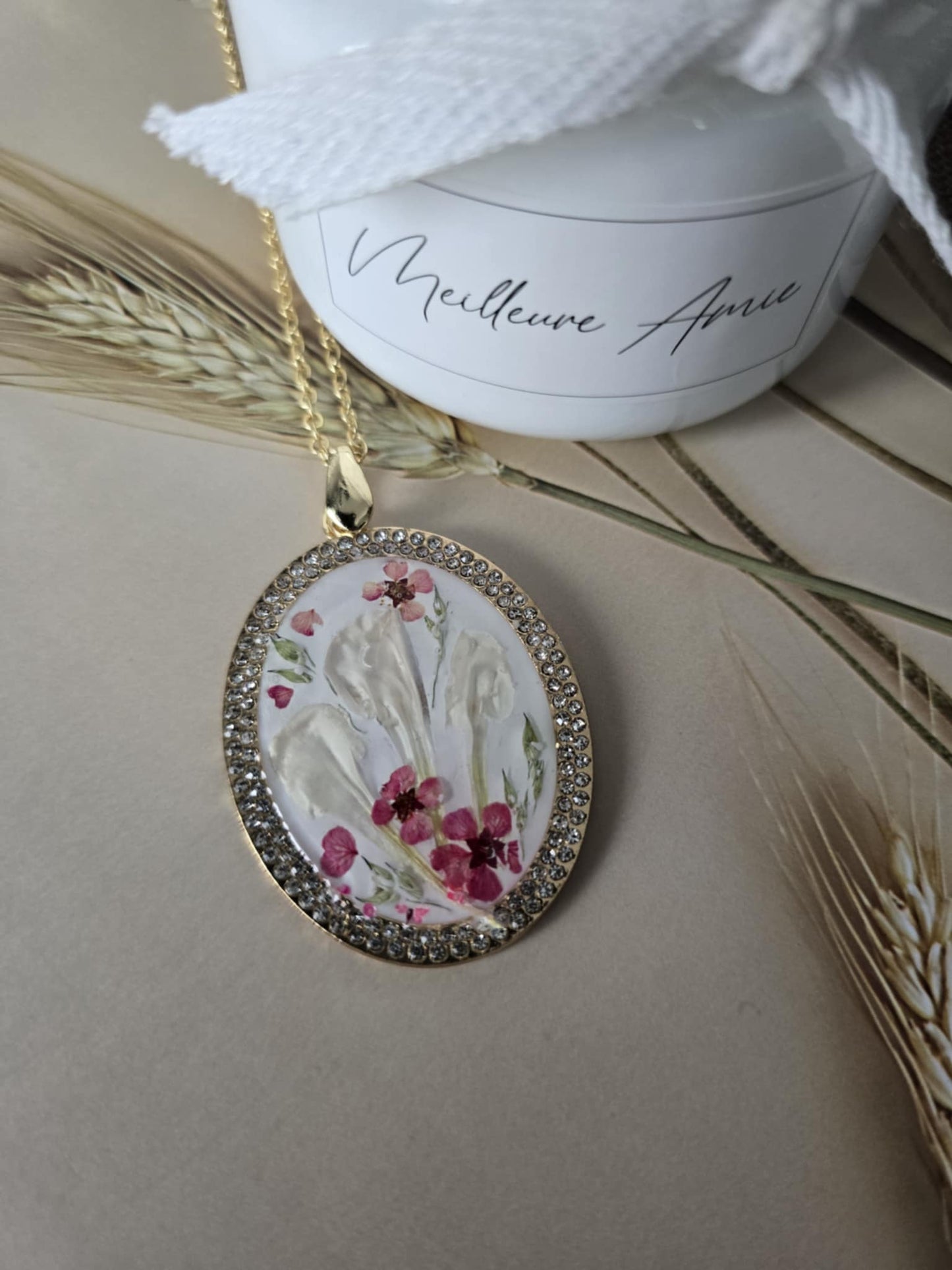 Pendentif floral ovale