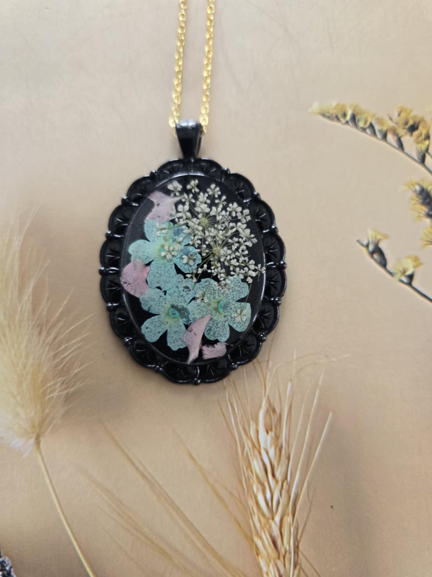 Pendentif noir floral turquoise