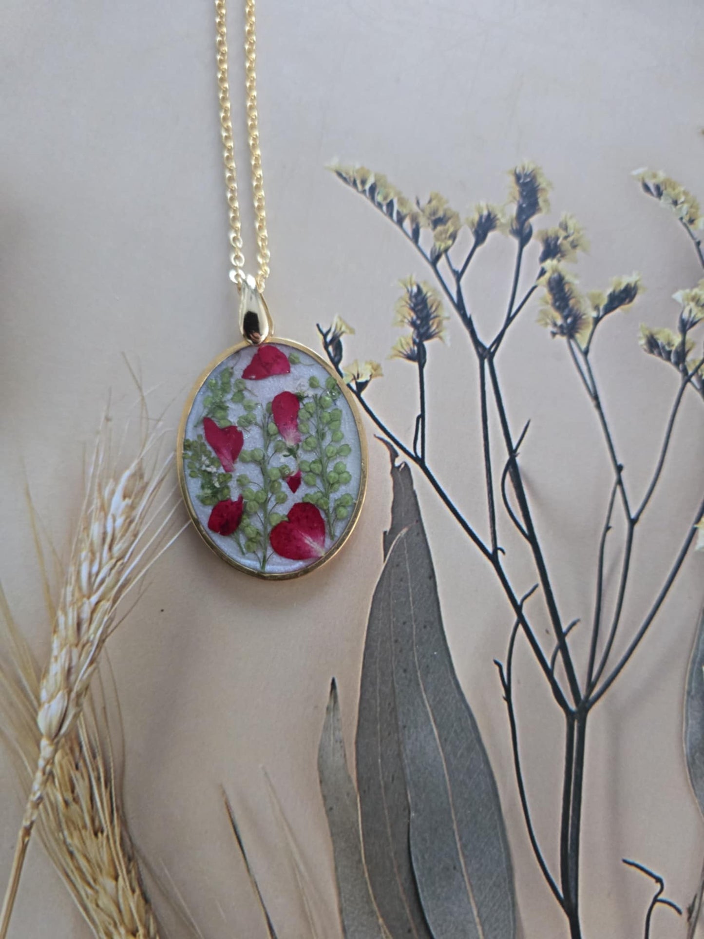 pendentif nacré blanc petite fleur rouge
