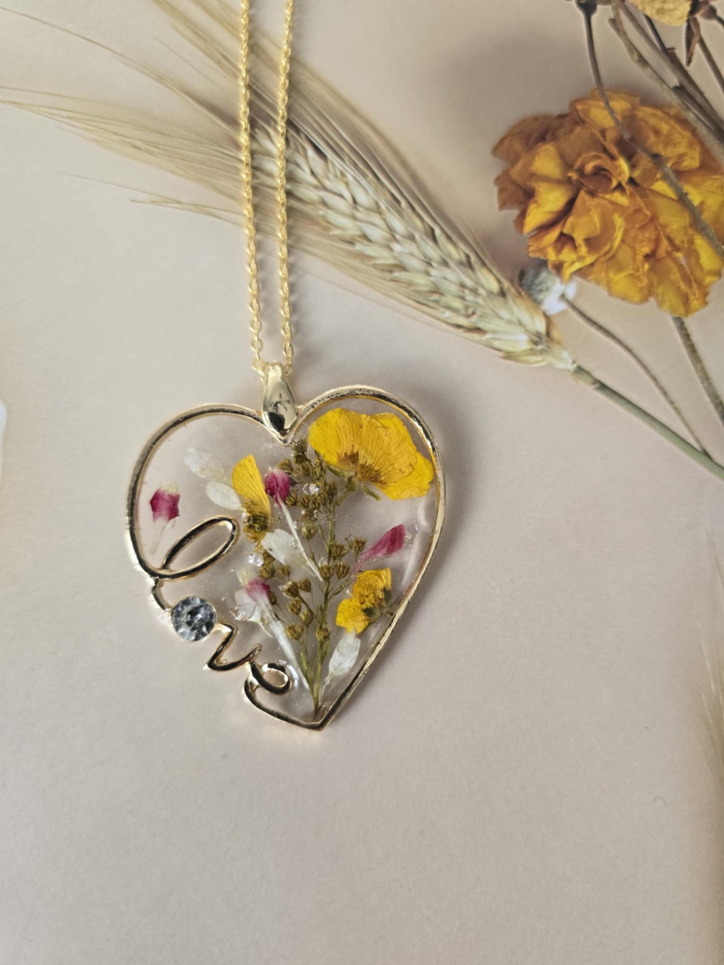 Pendentif love floral jaune