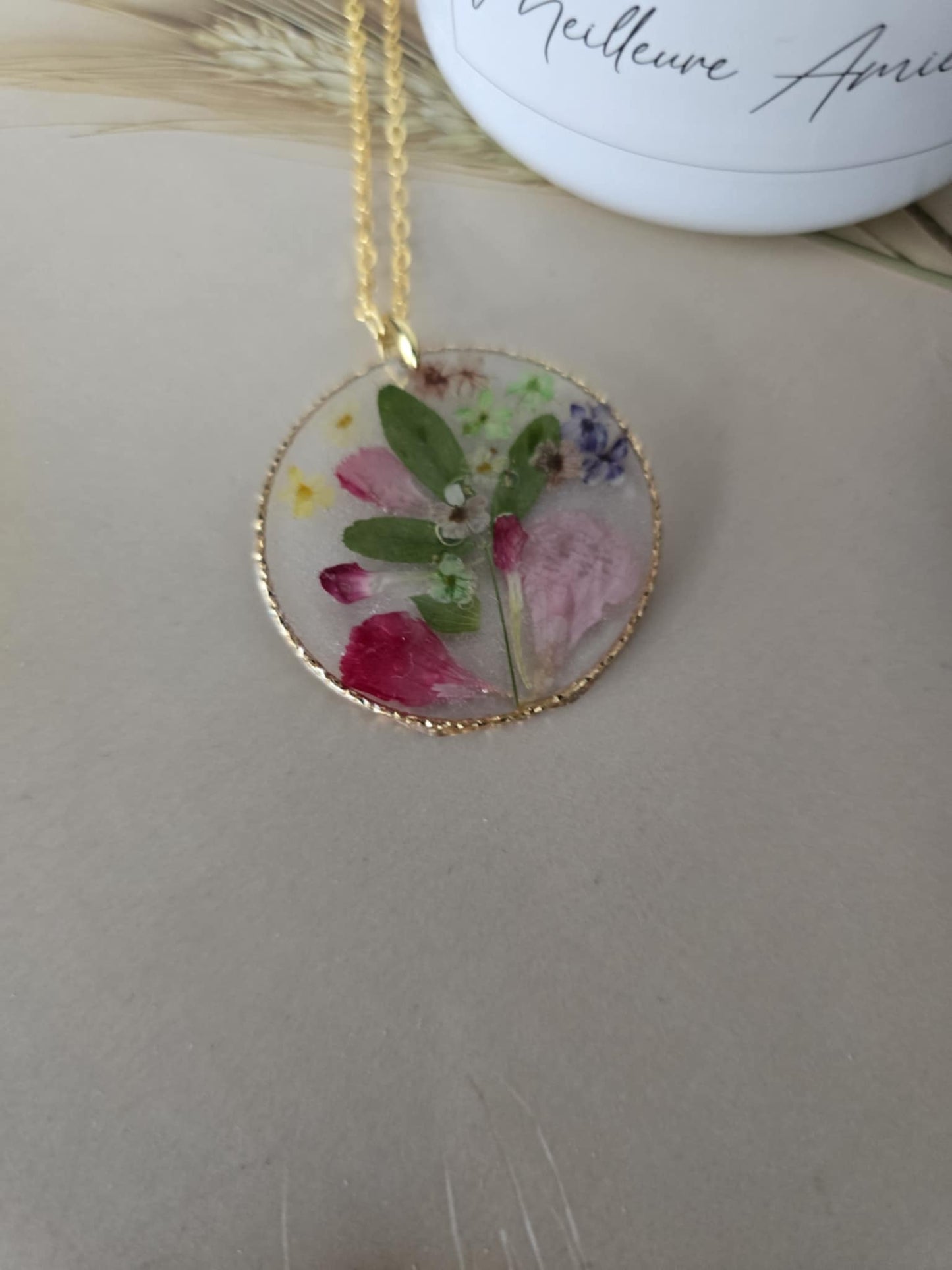 Pendentif féminine floral