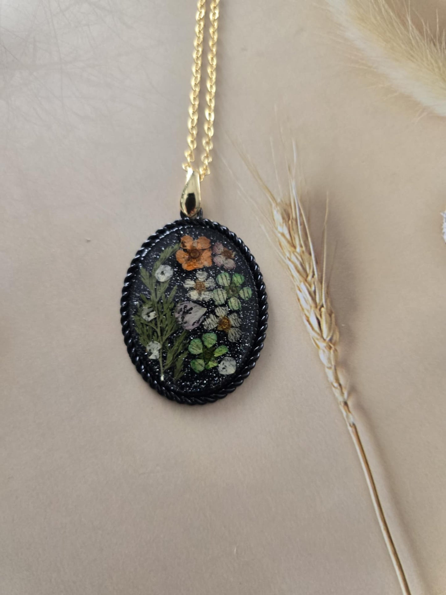 Pendentif petites fleurs de la joie