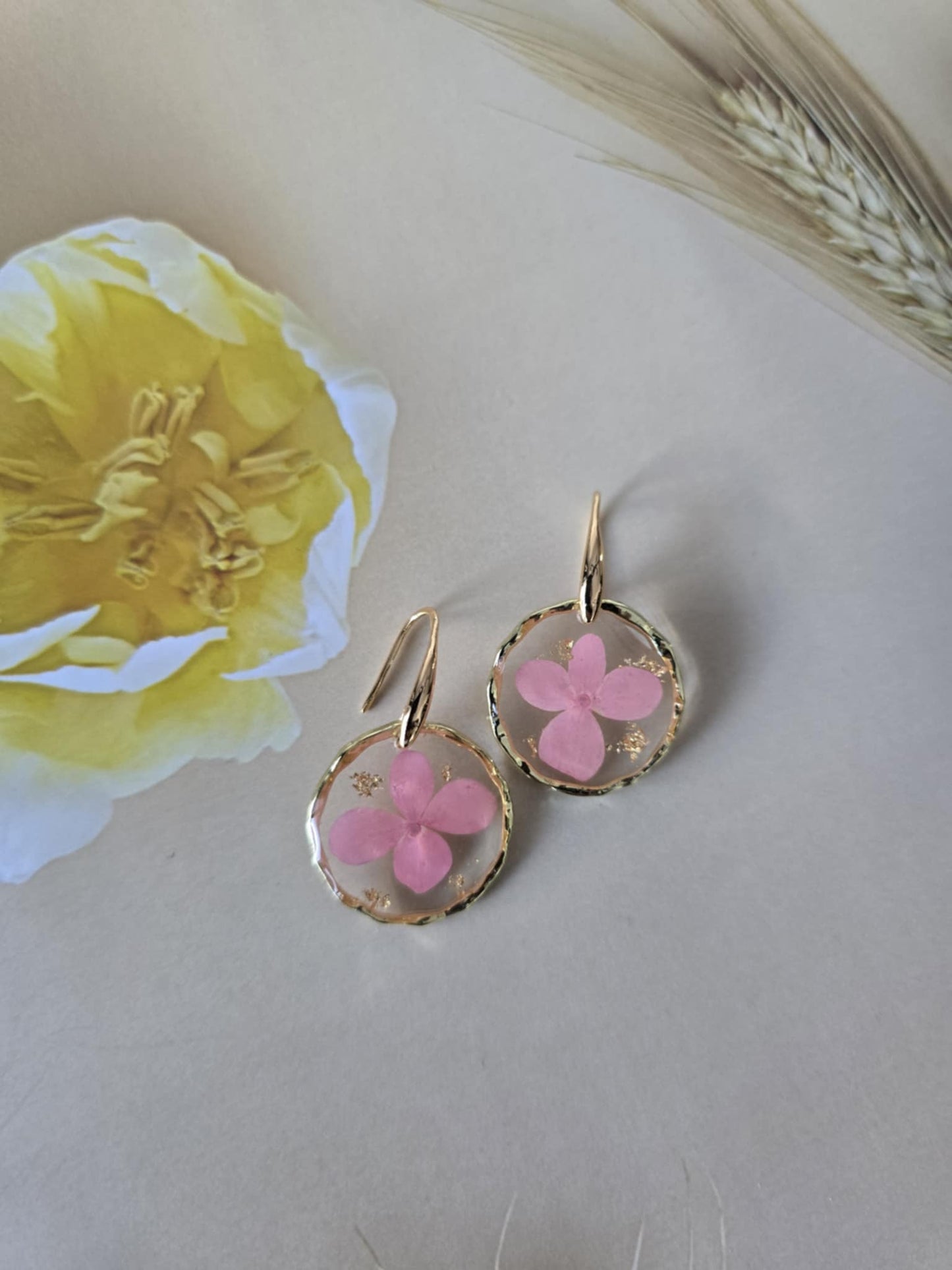 Boucles d'oreilles petite fleur rose