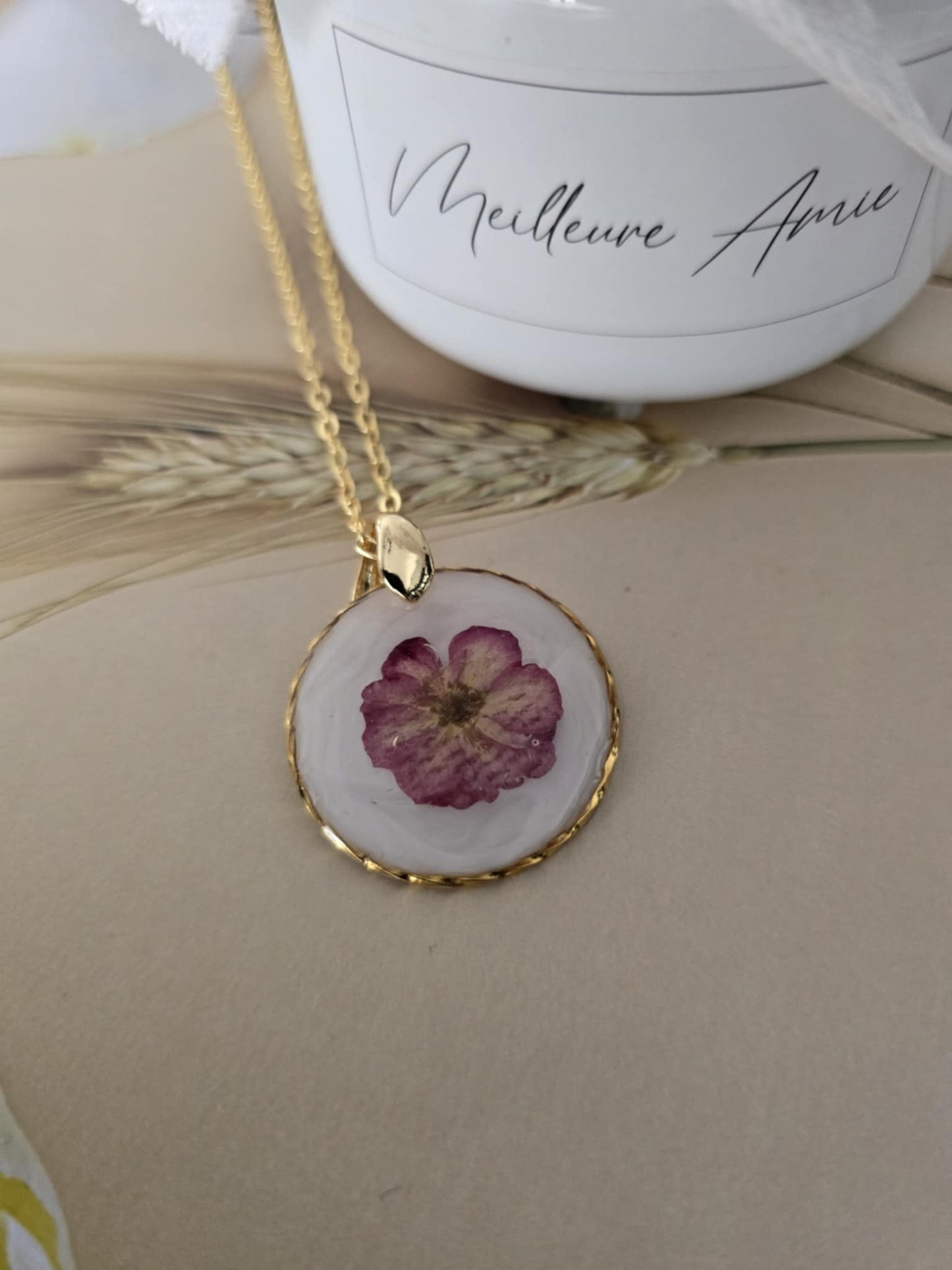 Pendentif floral rond mignon