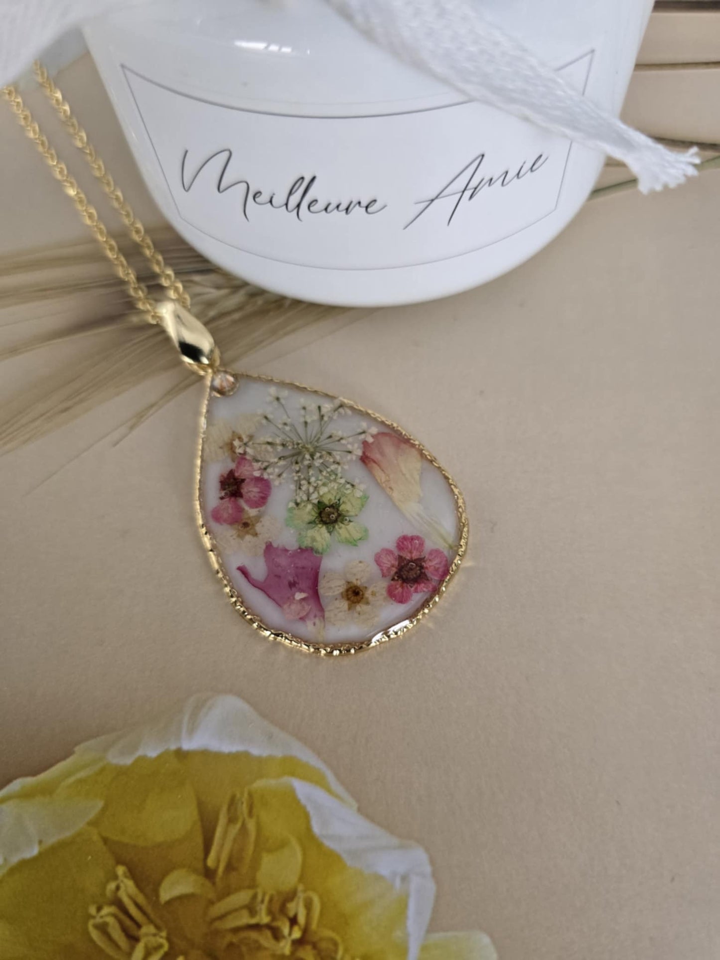 Pendentif goutte petite fleur