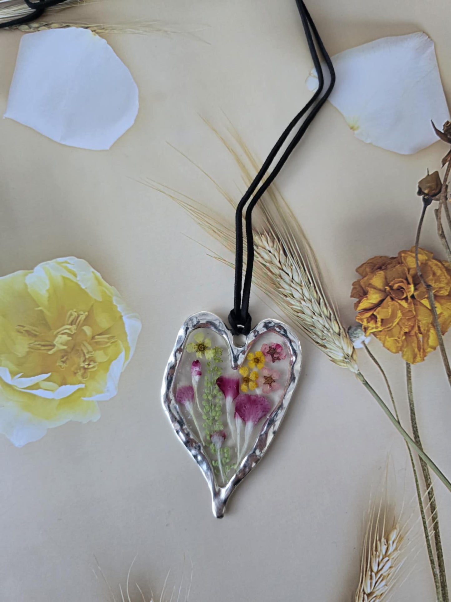 pendentif argenté floraison