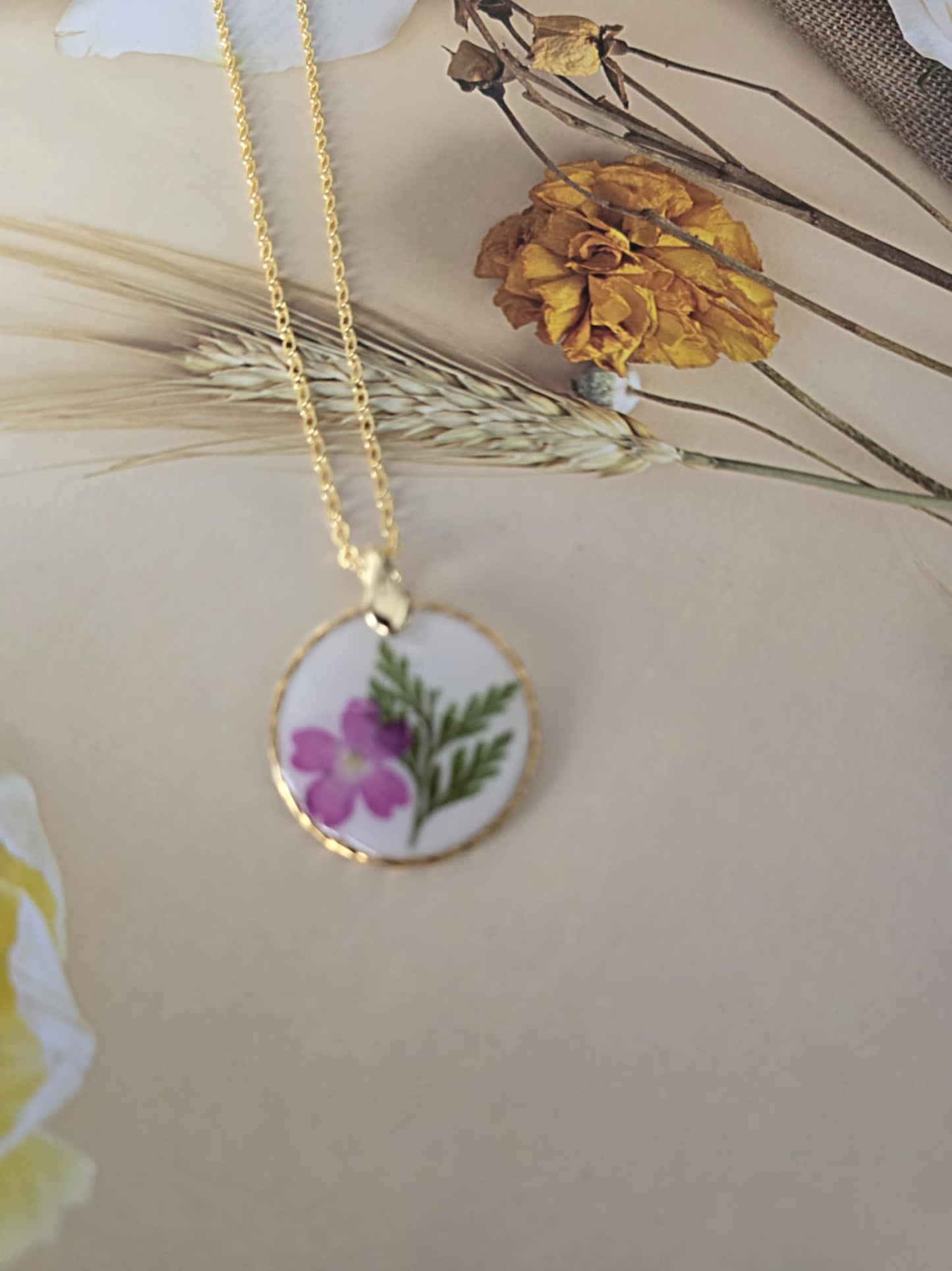 Pendentif minimaliste floral