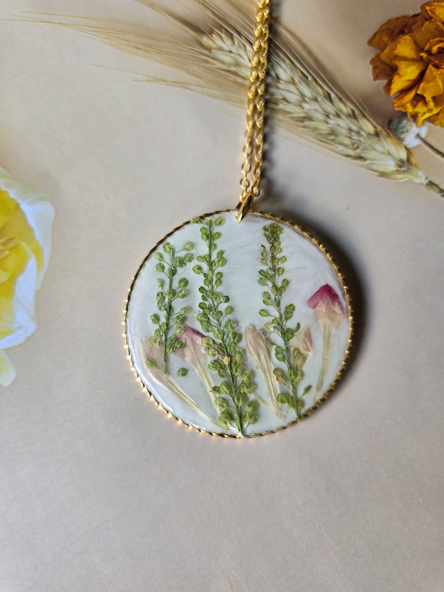 pendentif discret floral