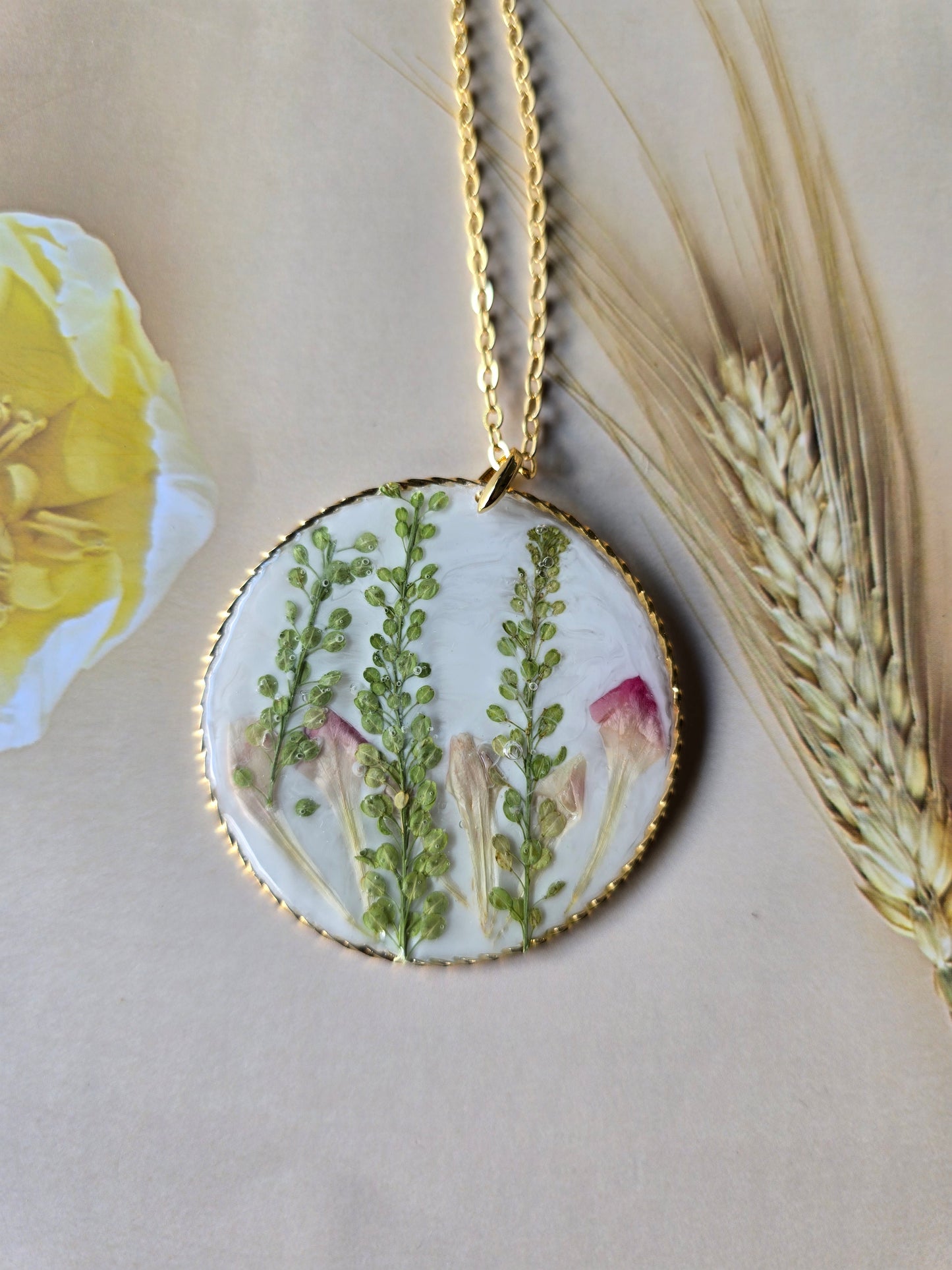 pendentif discret floral