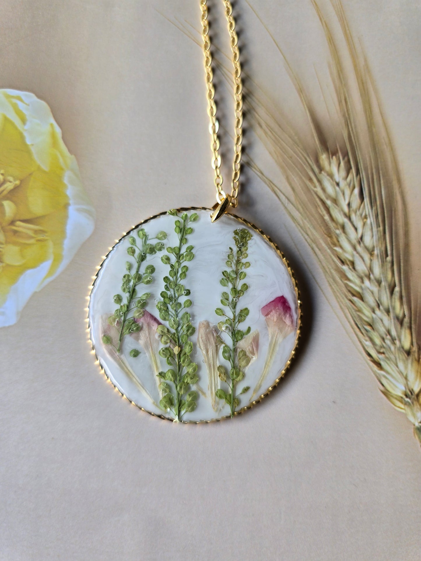 pendentif discret floral