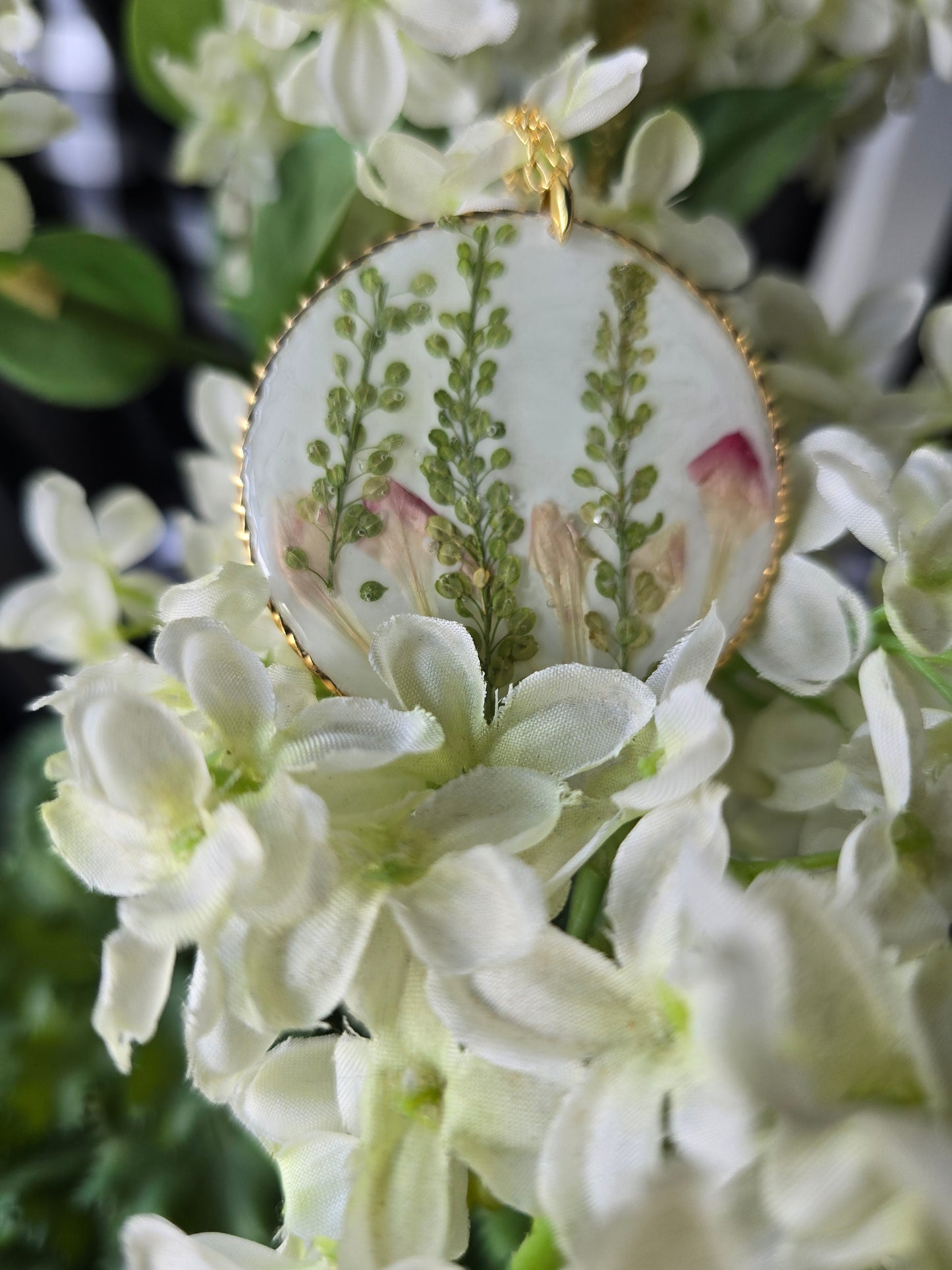 pendentif discret floral
