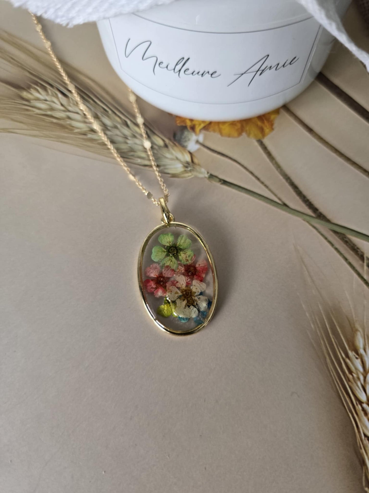 Pendentif petites fleurs colorées