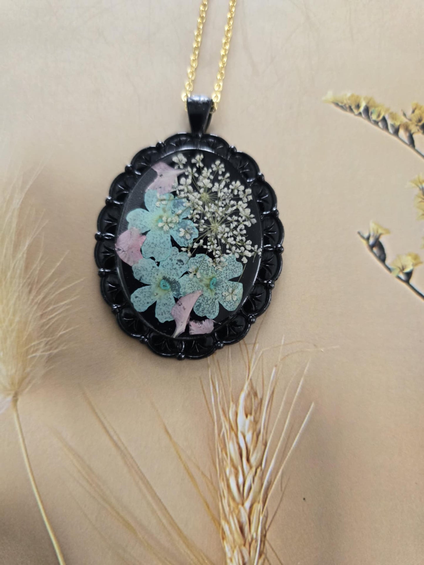 Pendentif noir floral turquoise