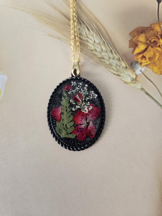 Pendentif fleurs rouges vibration