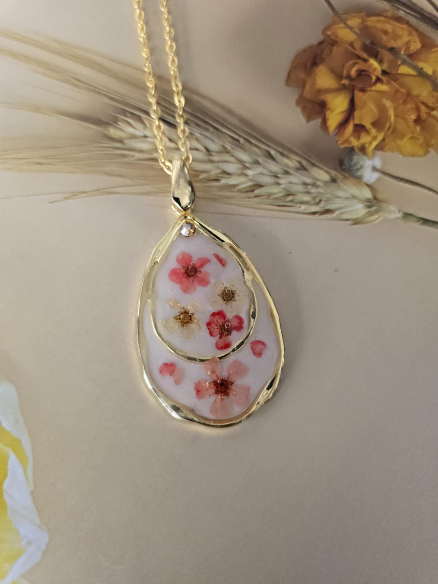Pendentif forme de goutte envoutante florale