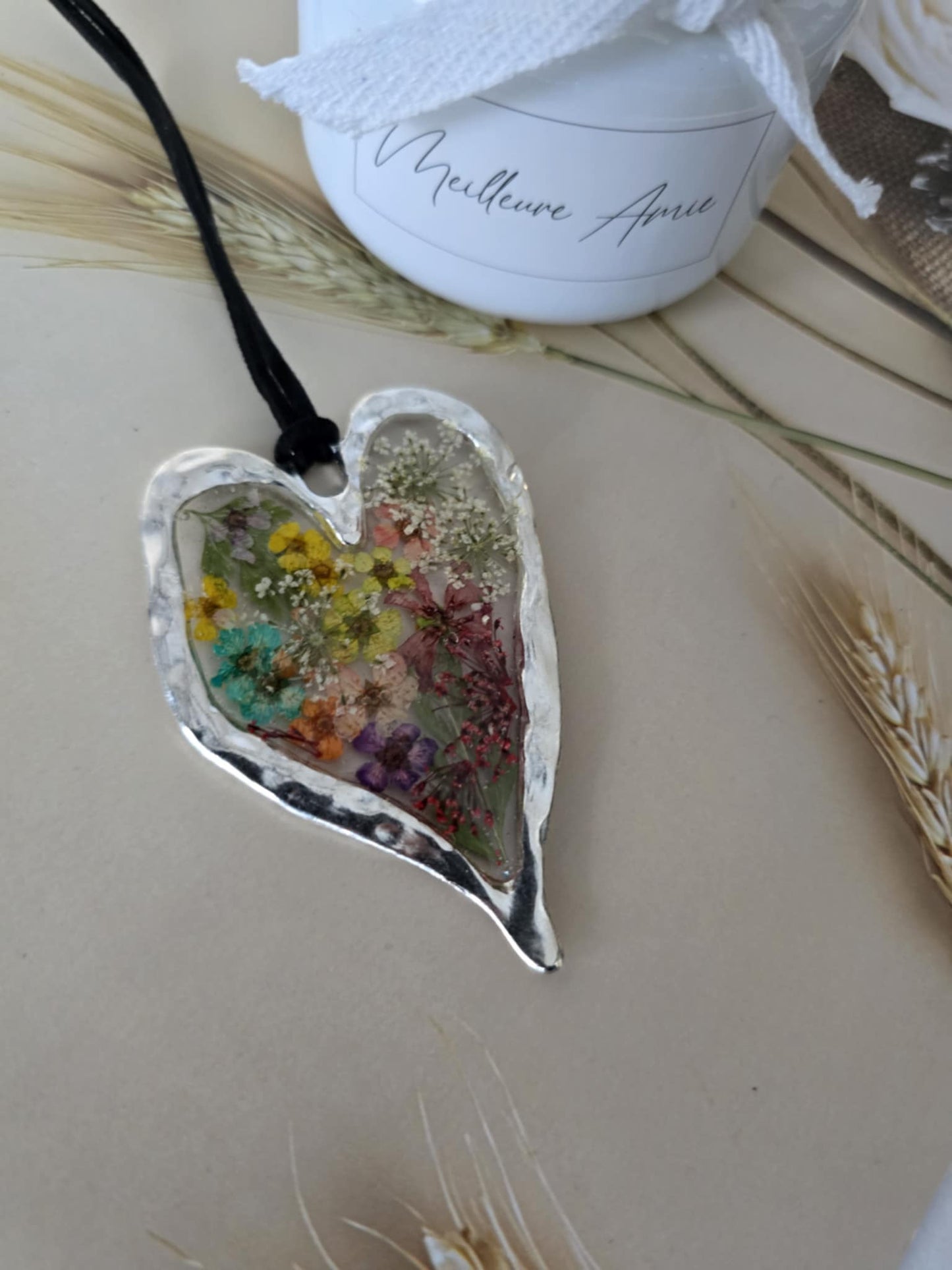 pendentif argenté coloré floral