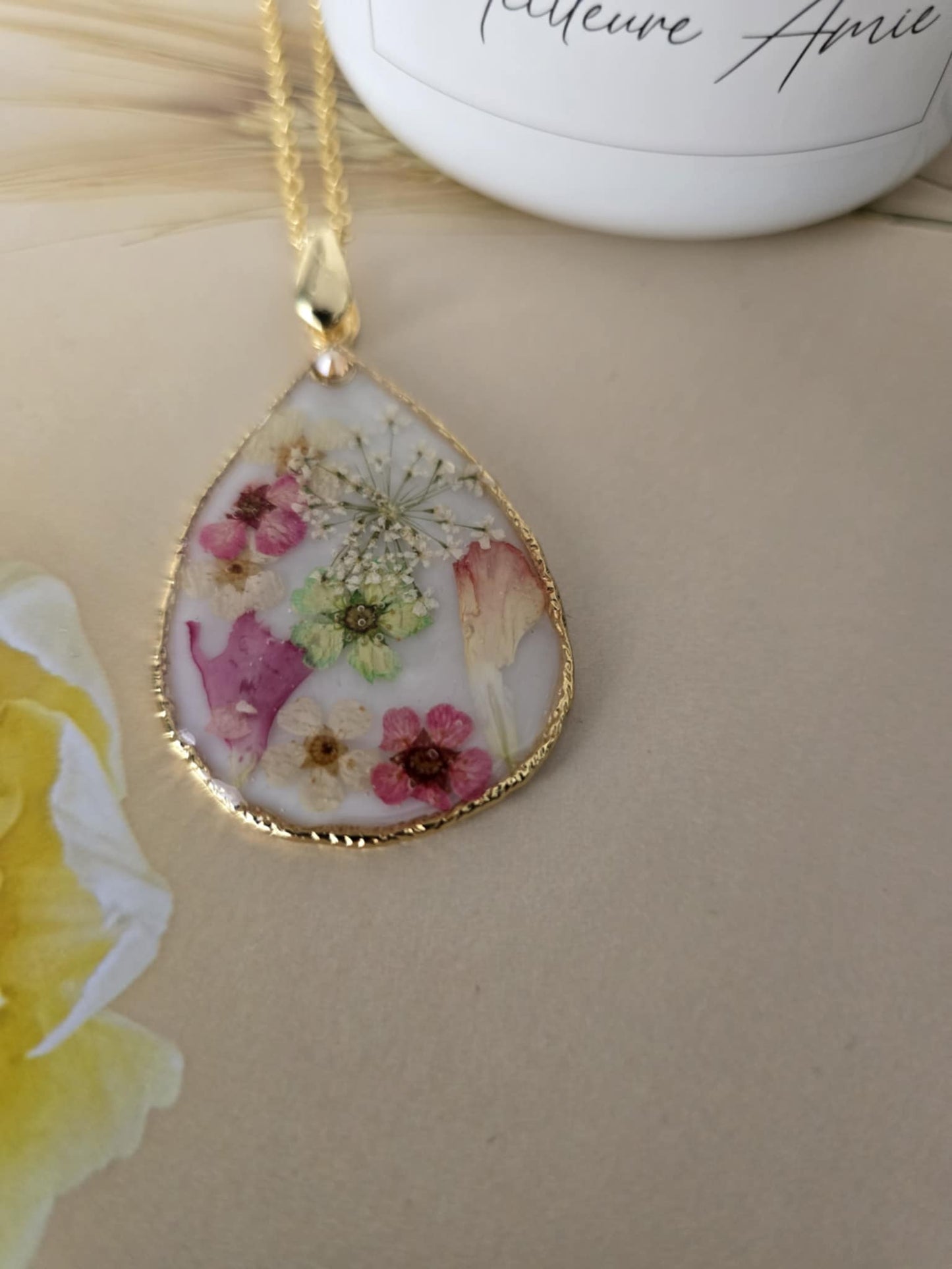 Pendentif goutte petite fleur