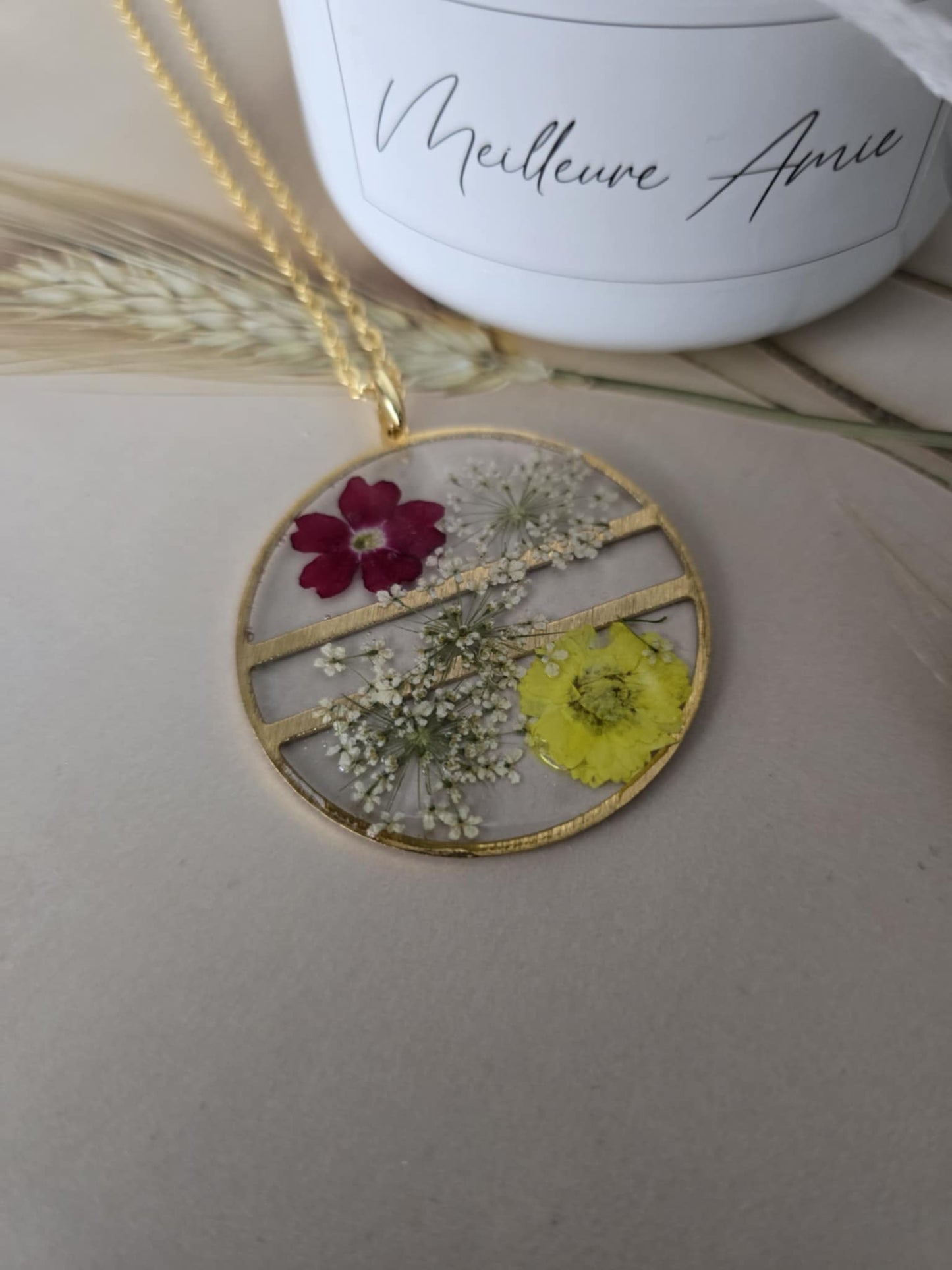 Pendentif amical floral