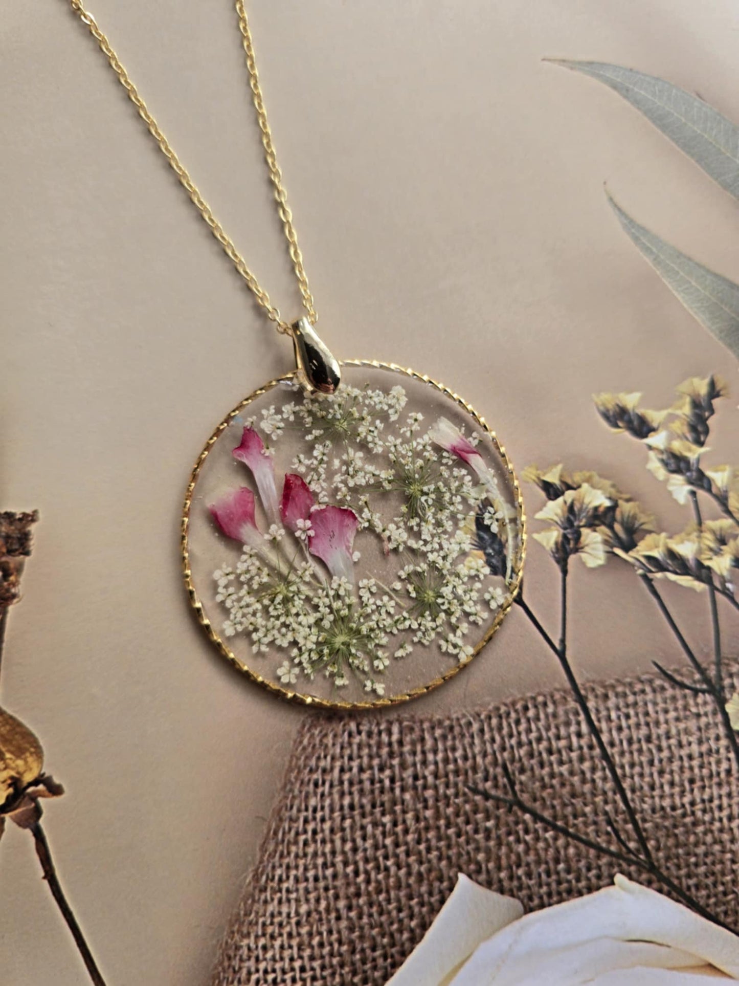 Pendentif brise floral
