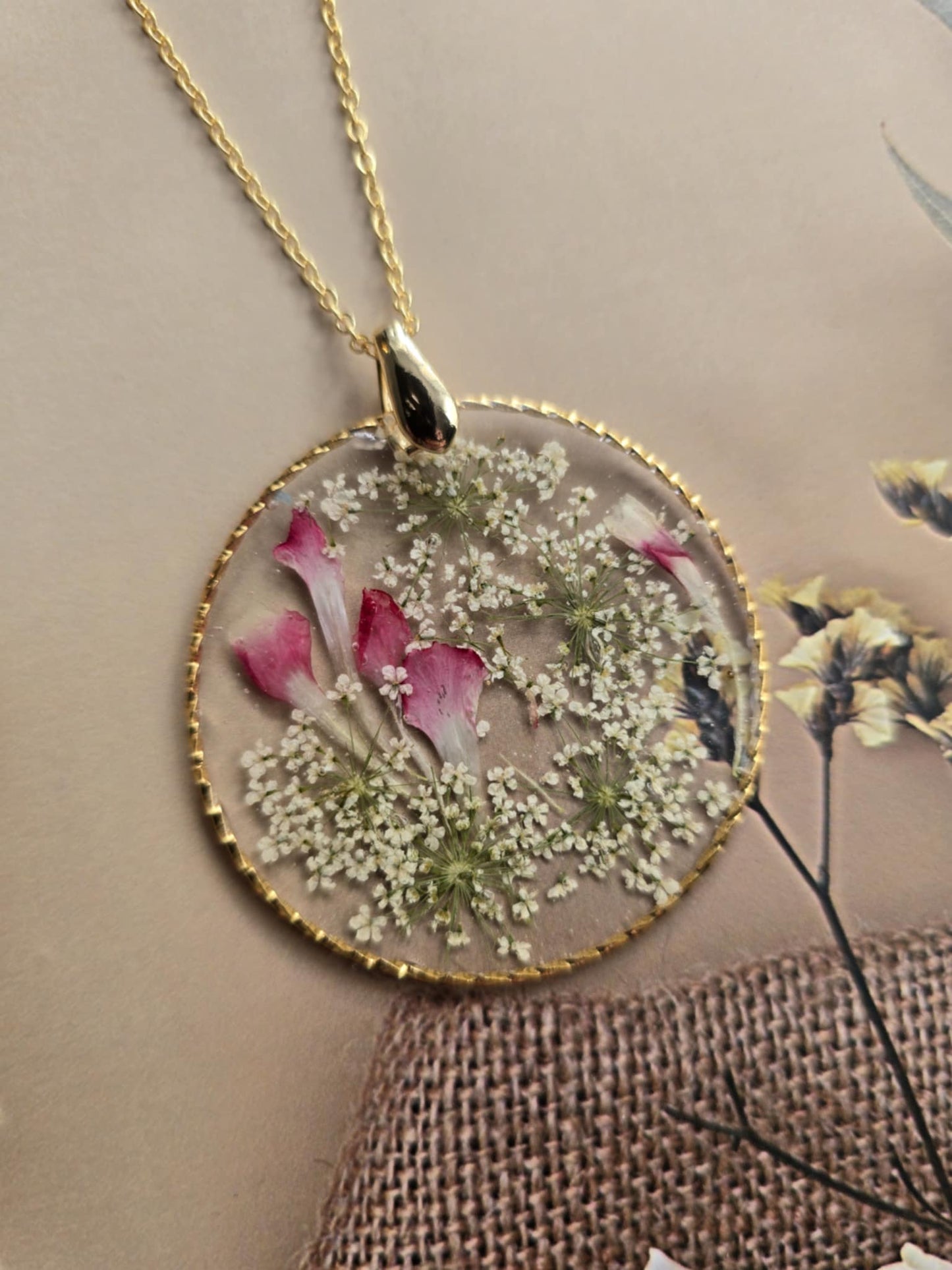 Pendentif brise floral