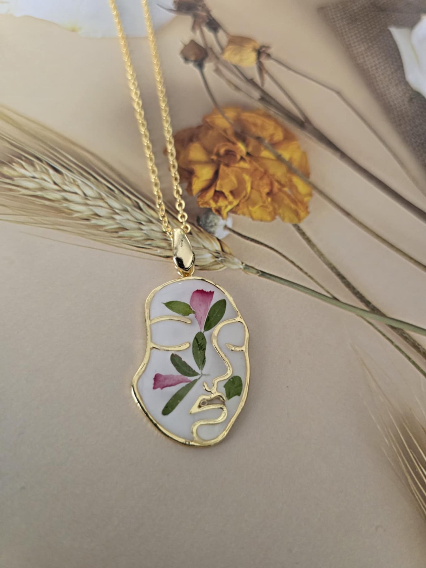Pendentif floral visage