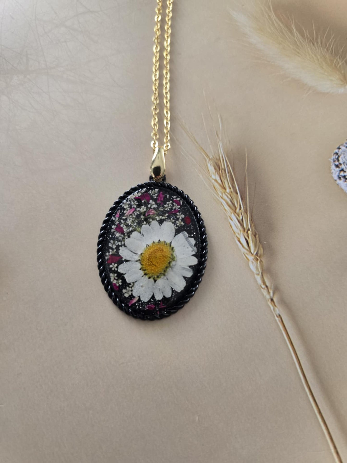 Pendentif marguerite vaillante