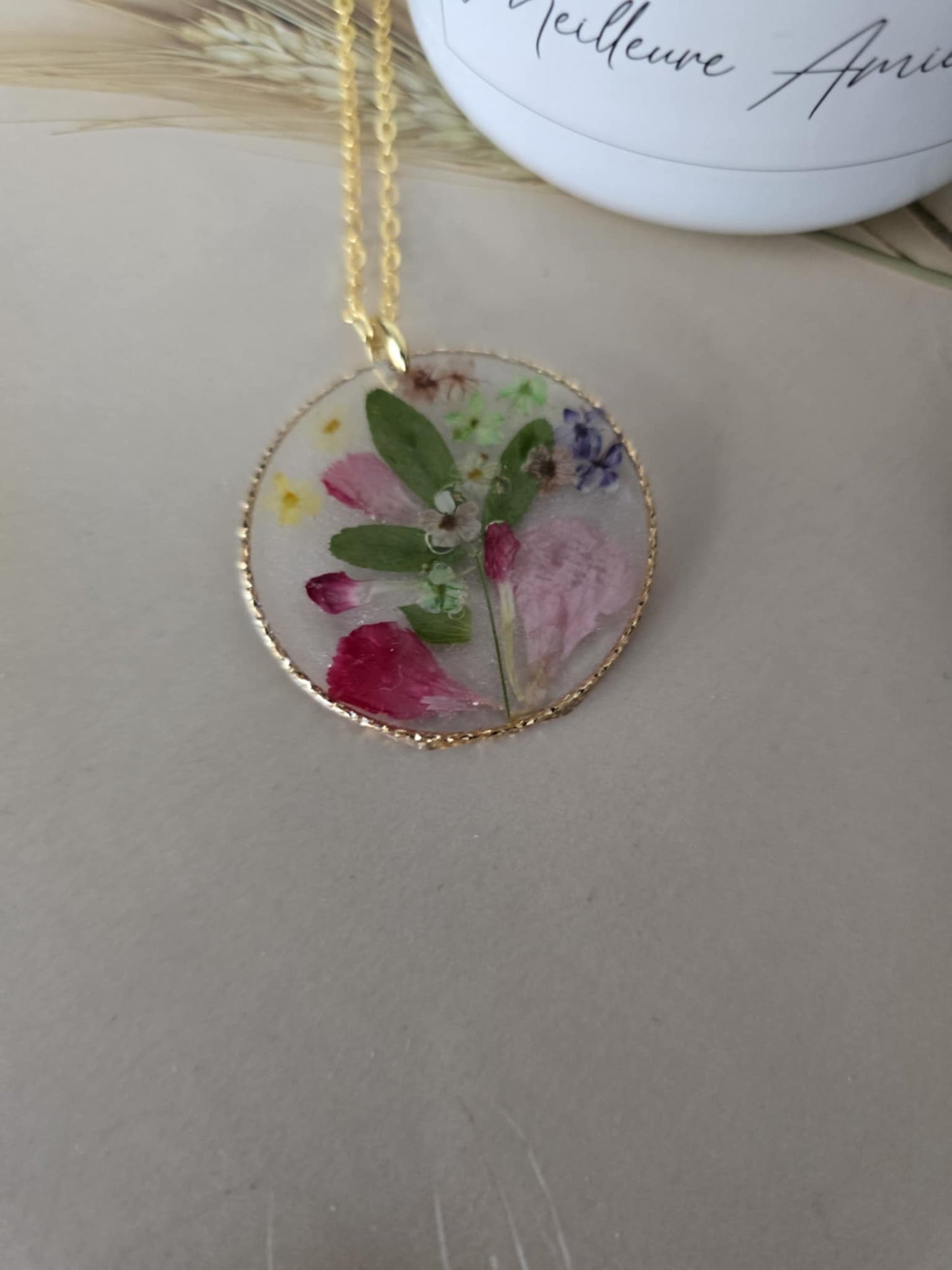 Pendentif féminine floral