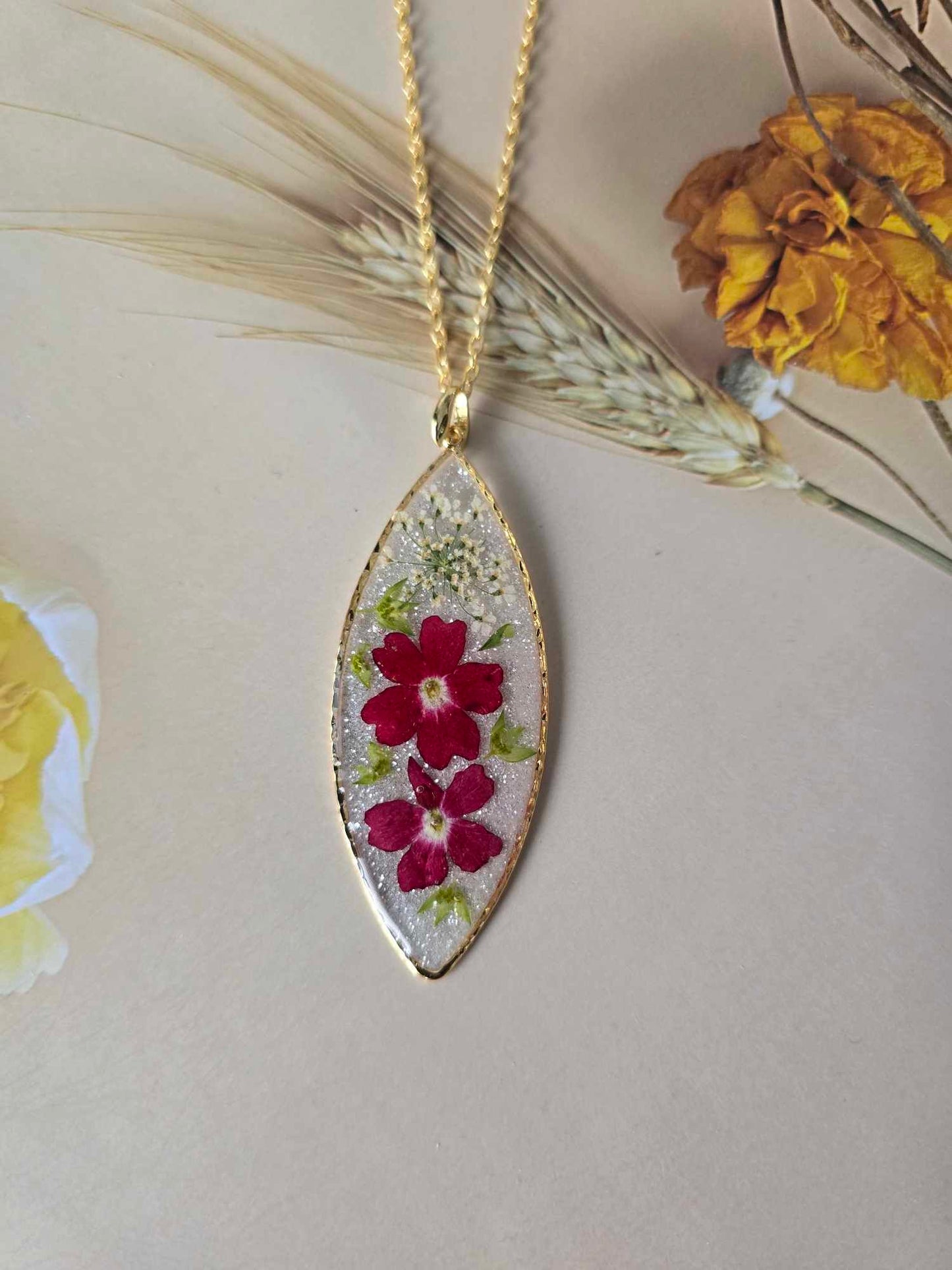 Pendentif petites fleurs avec brillance
