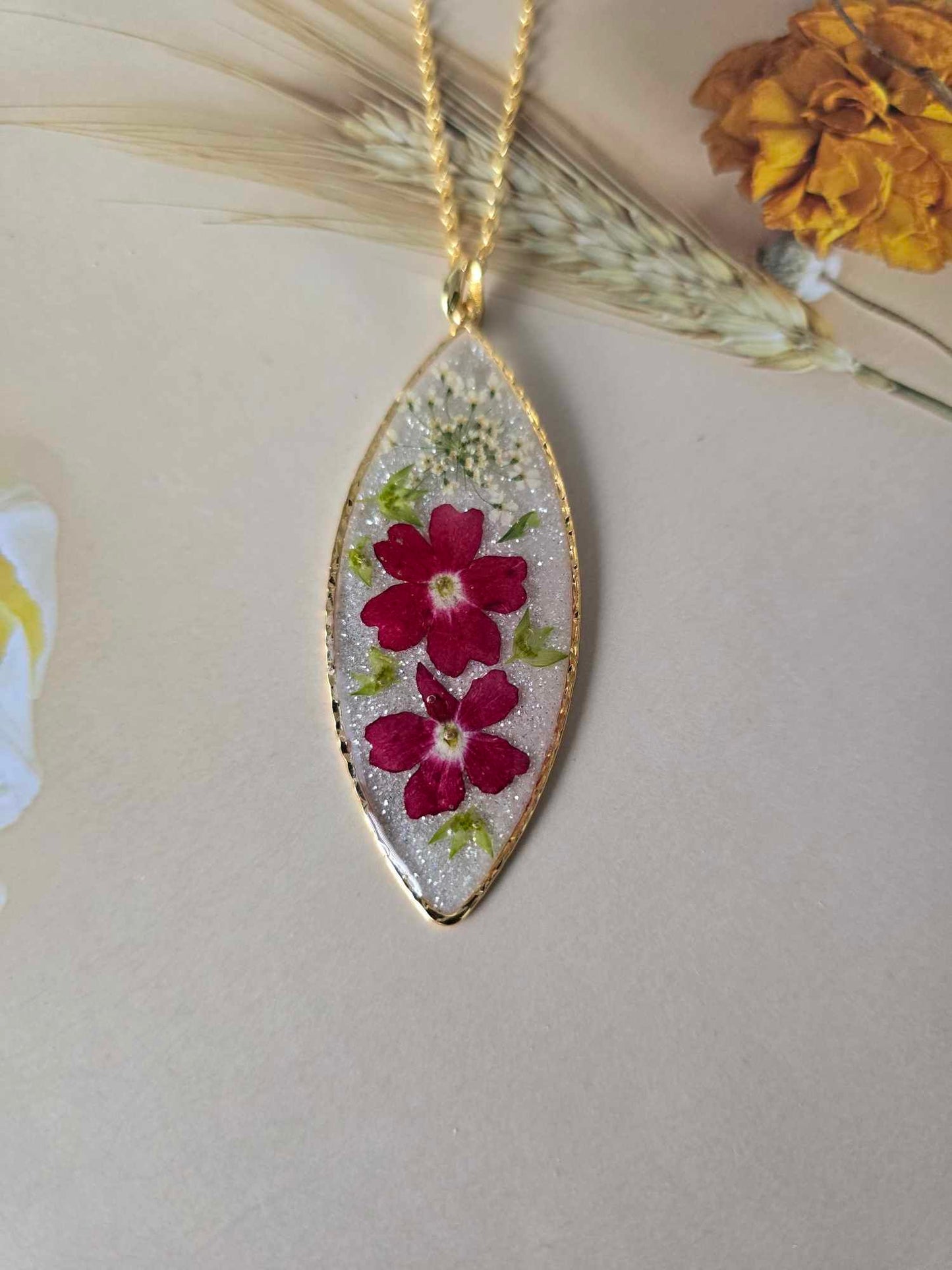 Pendentif petites fleurs avec brillance