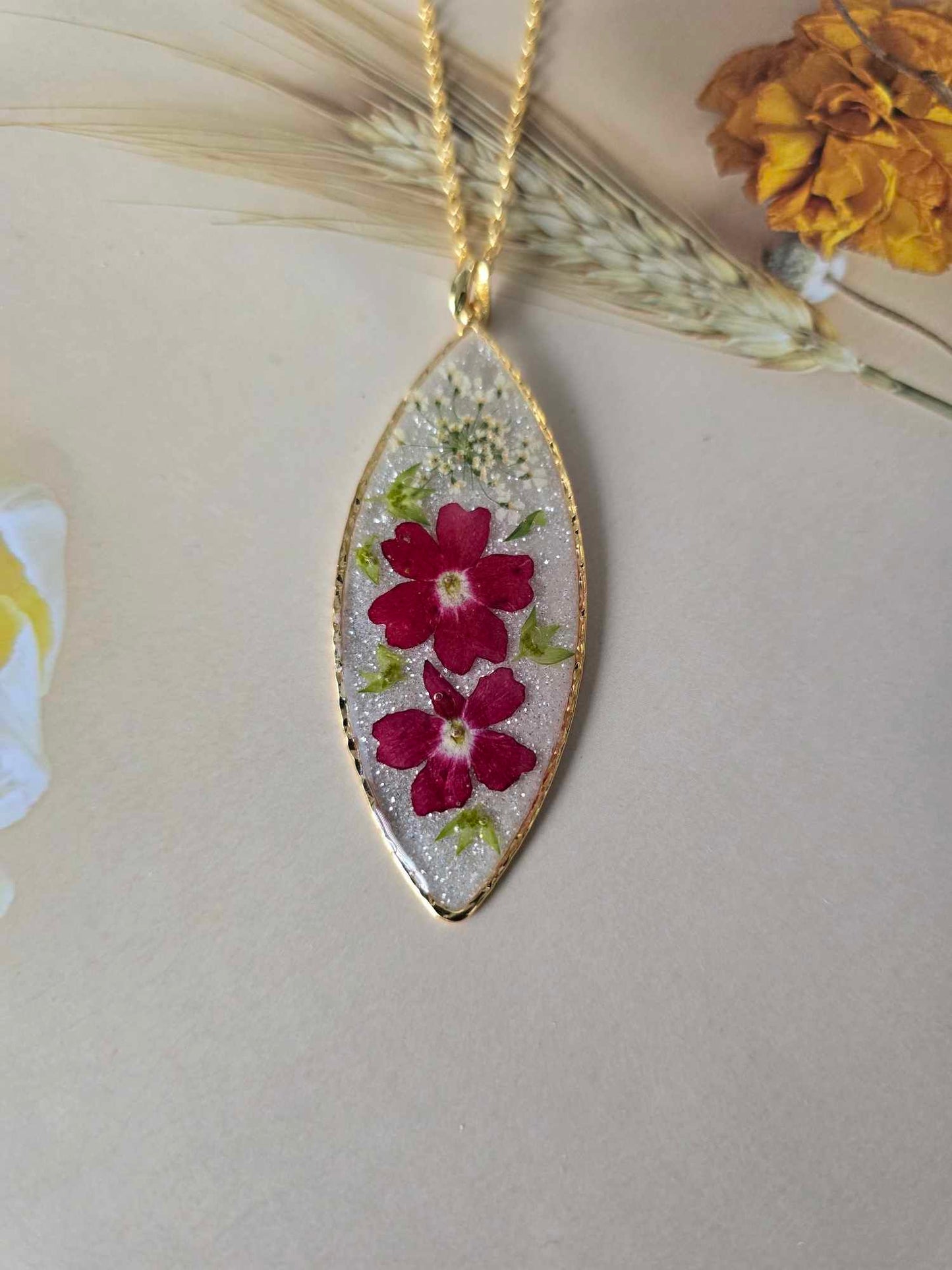 Pendentif petites fleurs avec brillance