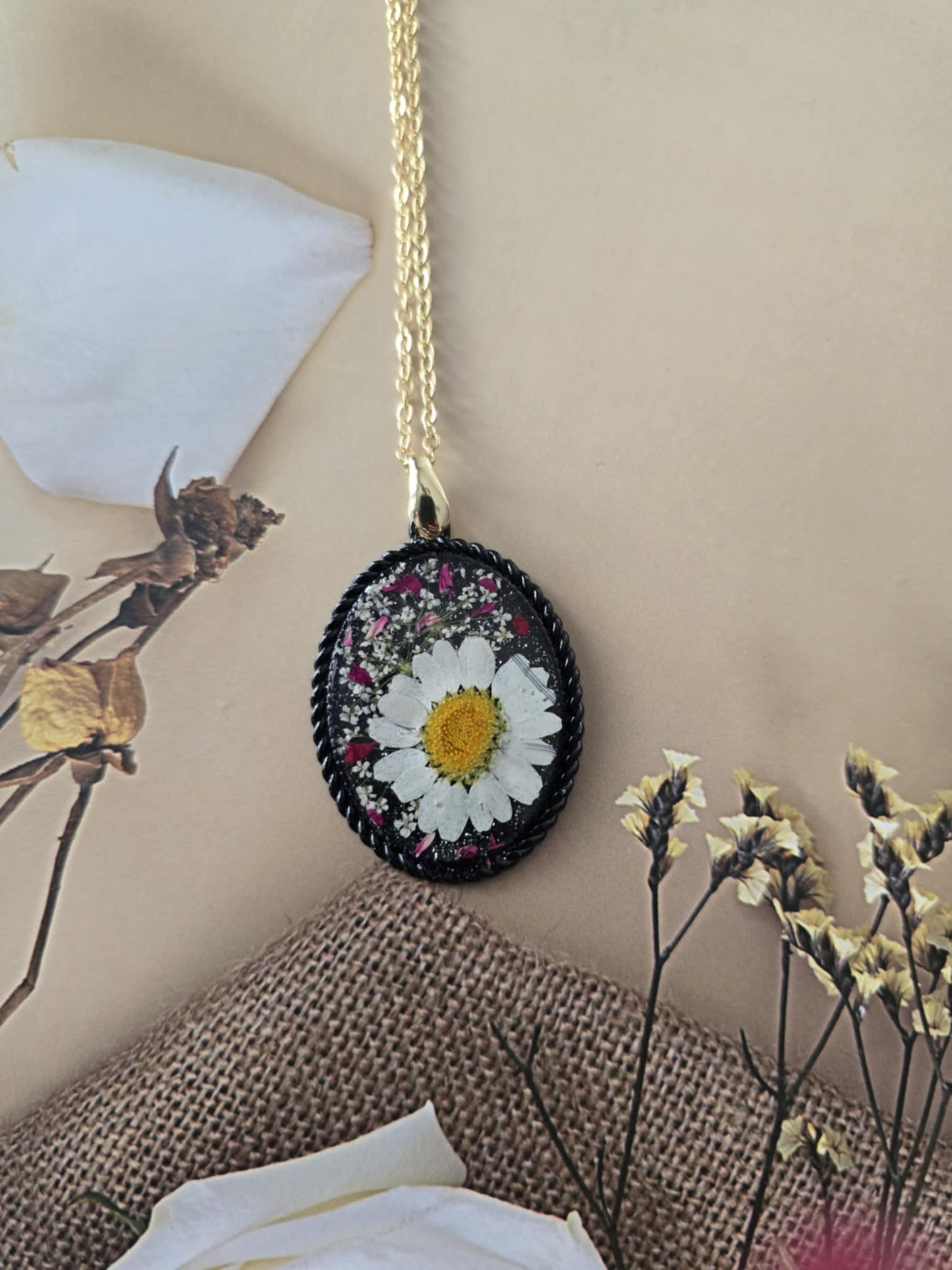 Pendentif marguerite vaillante