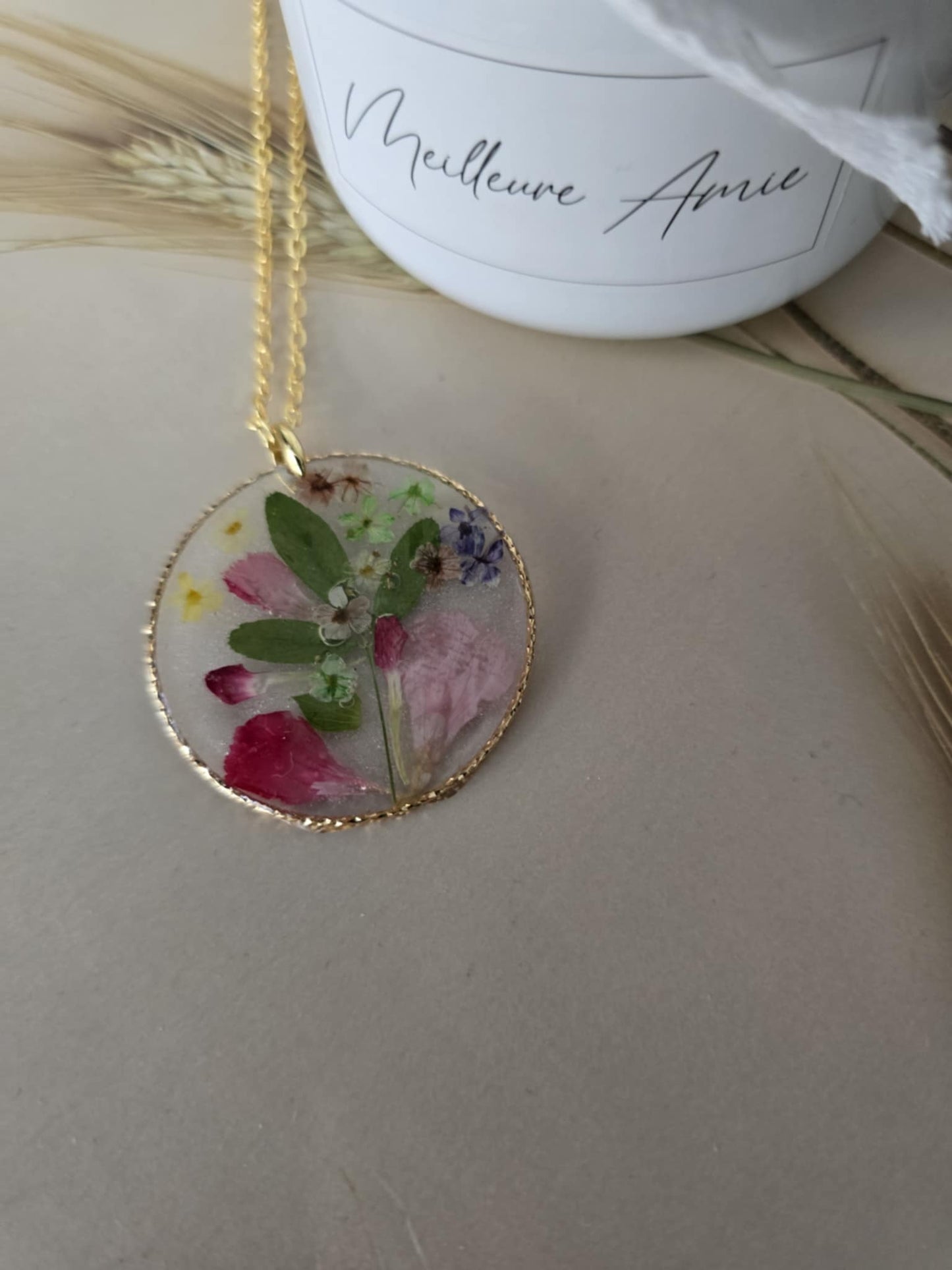 Pendentif féminine floral