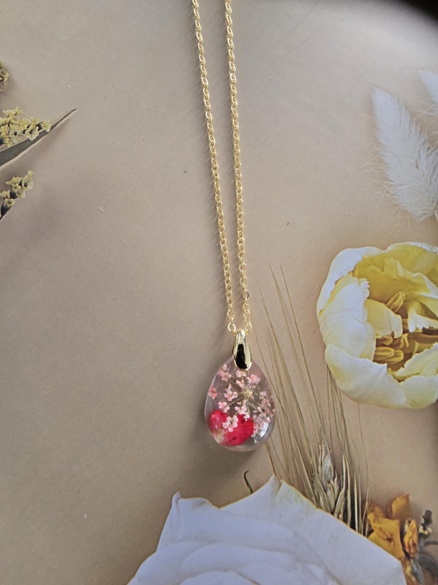 Pendentif floral goutte rose