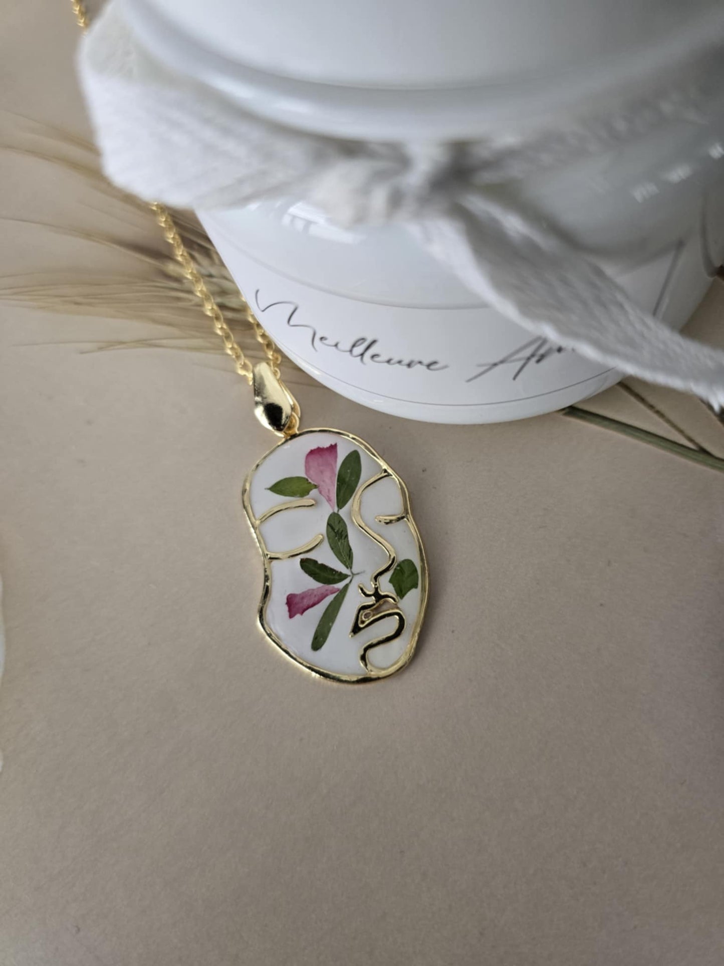 Pendentif floral visage