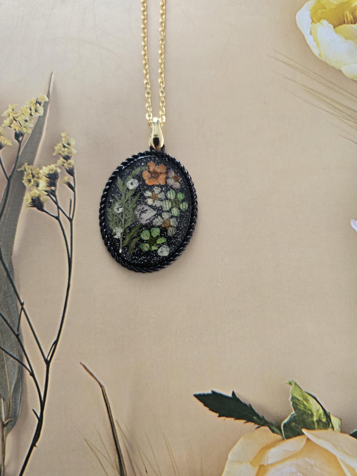 Pendentif petites fleurs de la joie