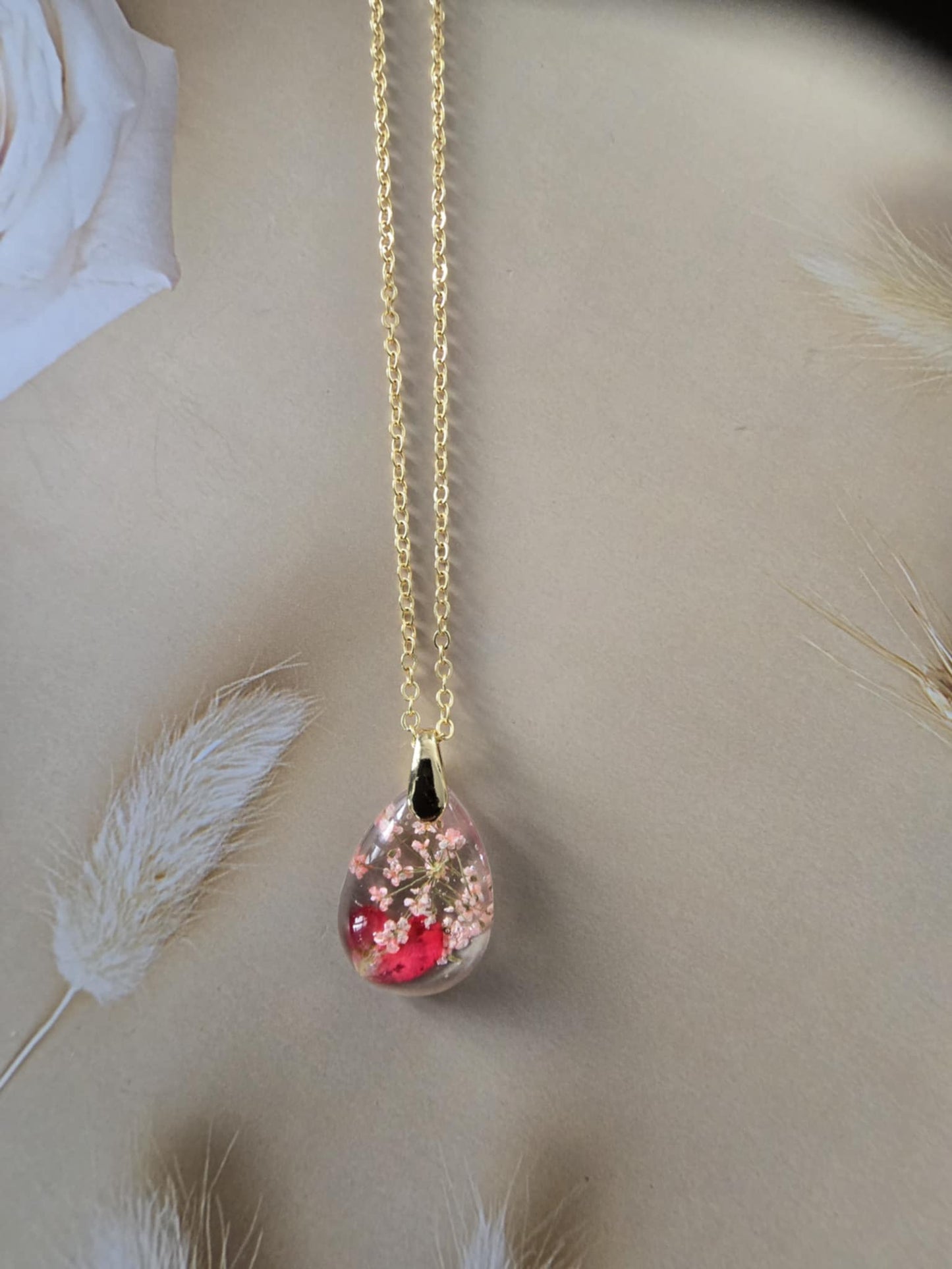 Pendentif floral goutte rose