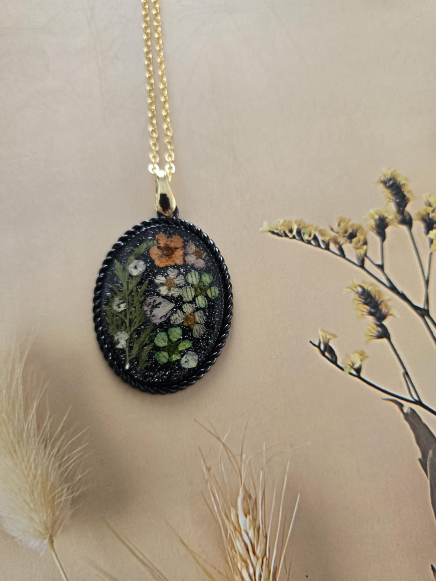 Pendentif petites fleurs de la joie