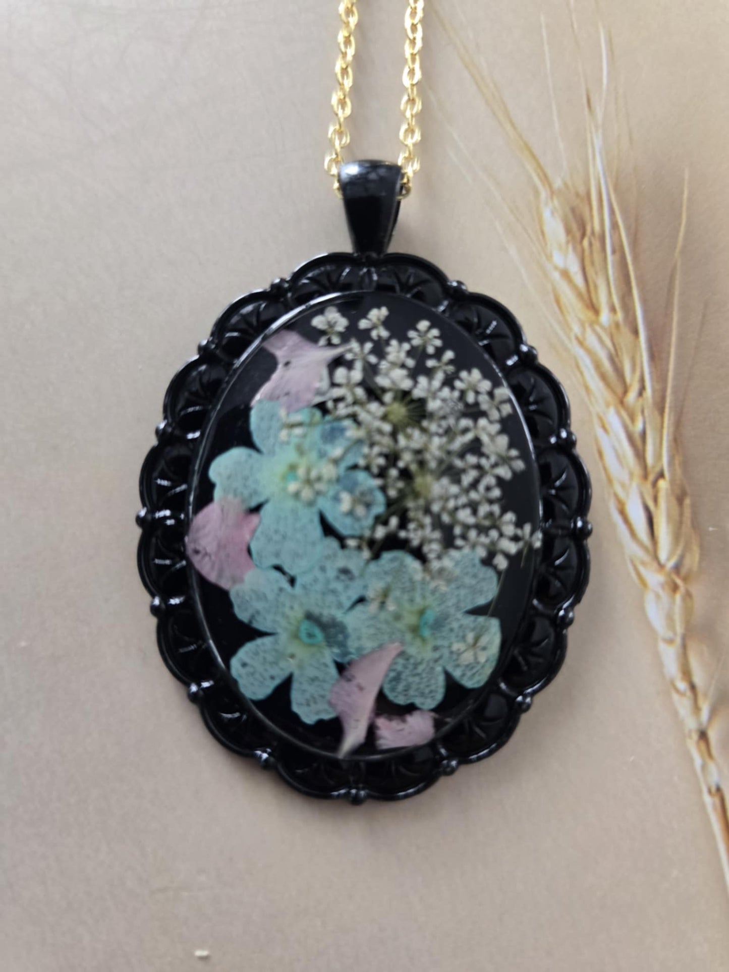 Pendentif noir floral turquoise