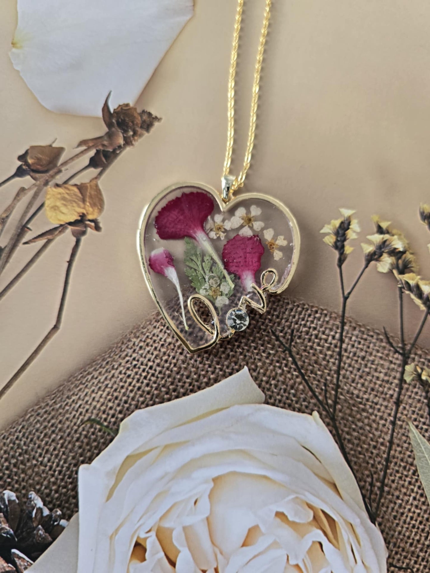 Pendentif love pétale floral