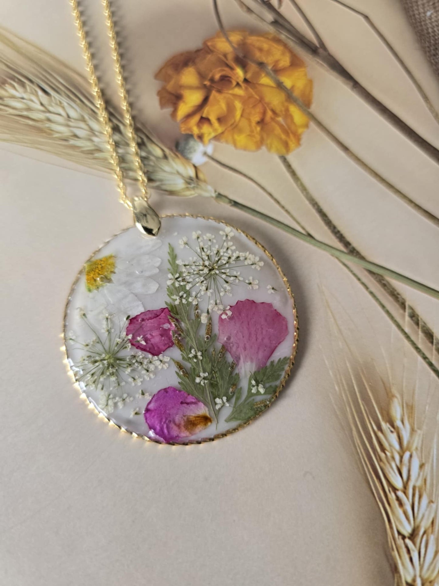 Pendentif feuillage floral