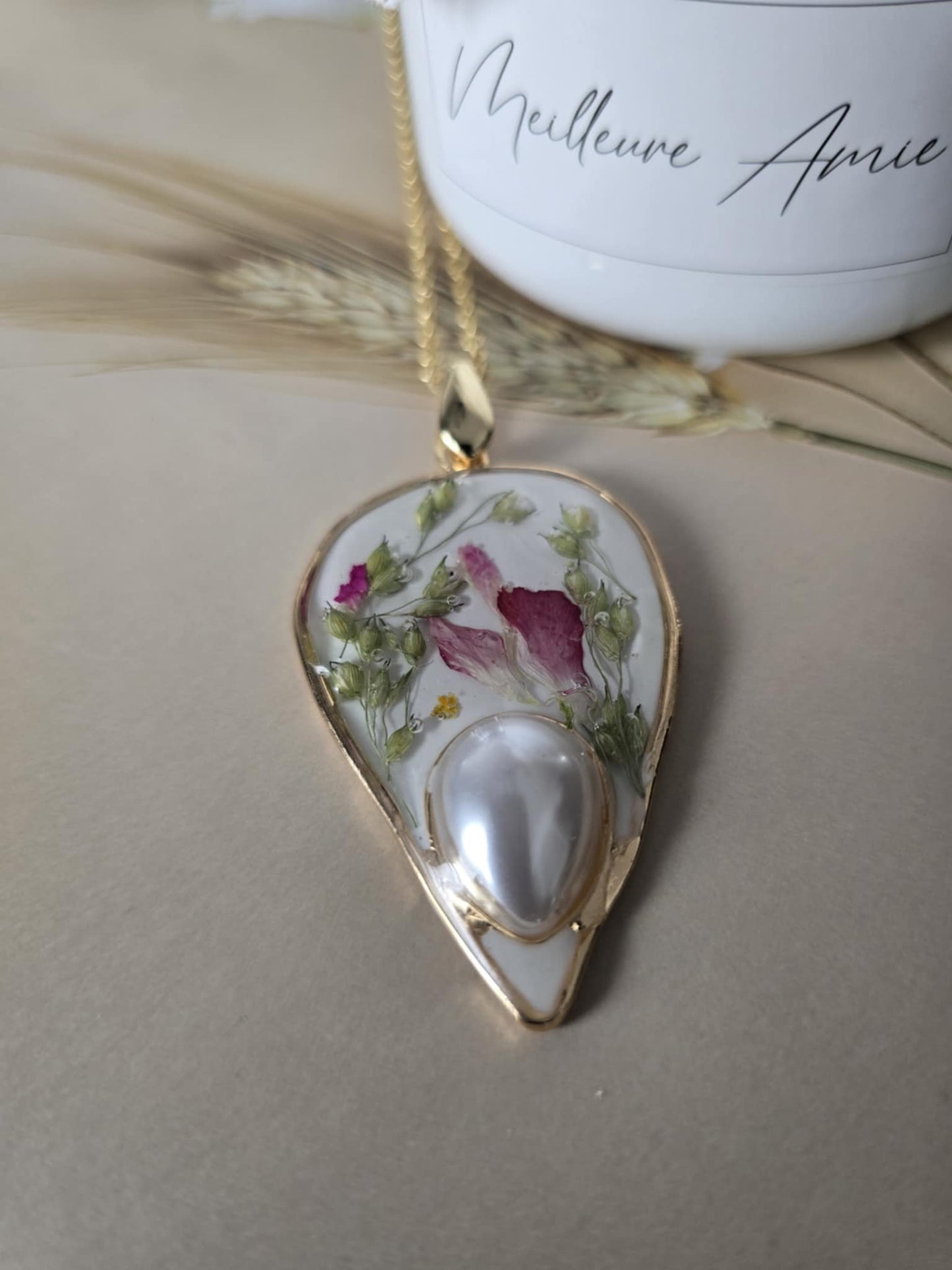 Pendentif floral avec perle