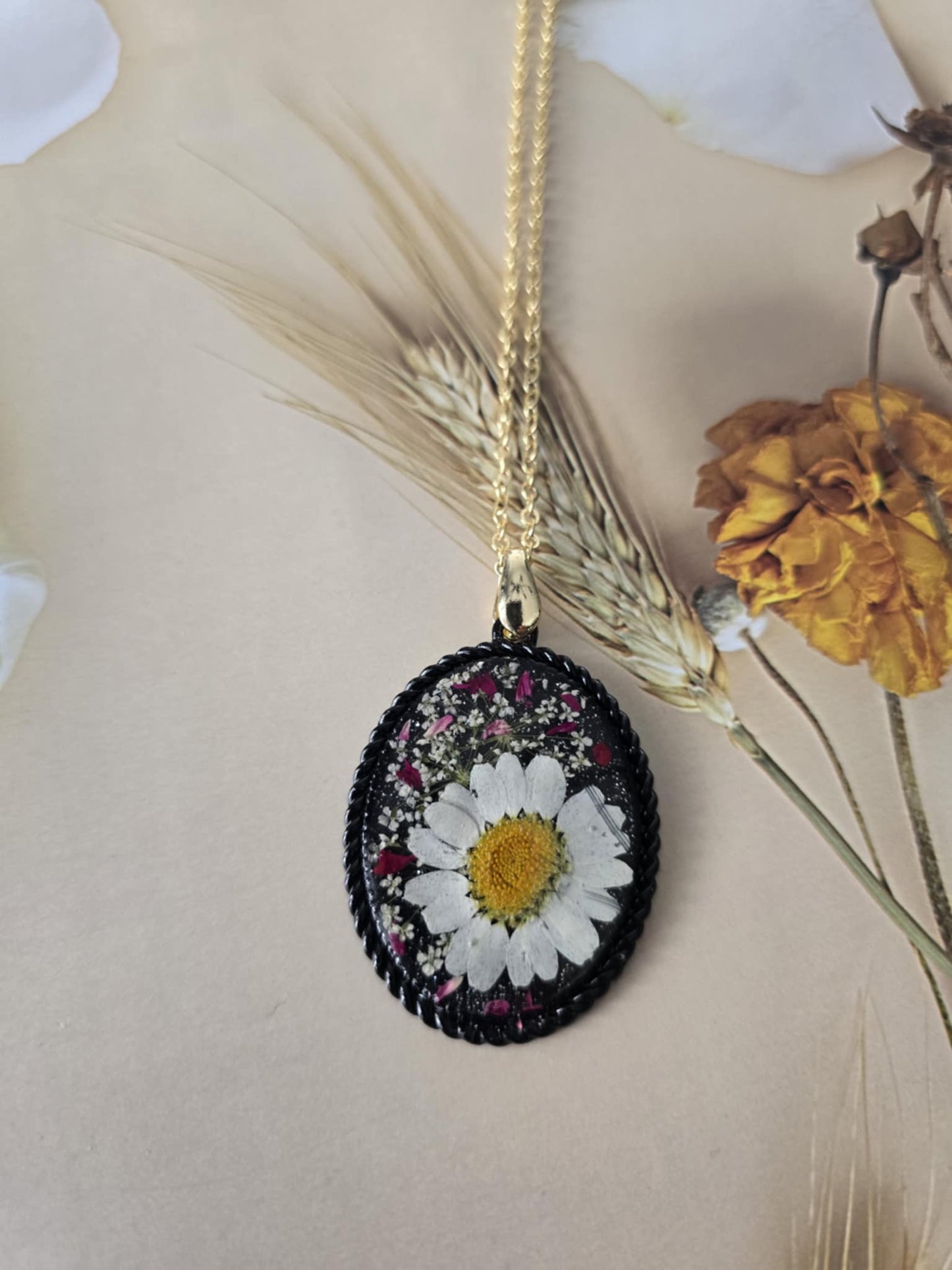 Pendentif marguerite vaillante