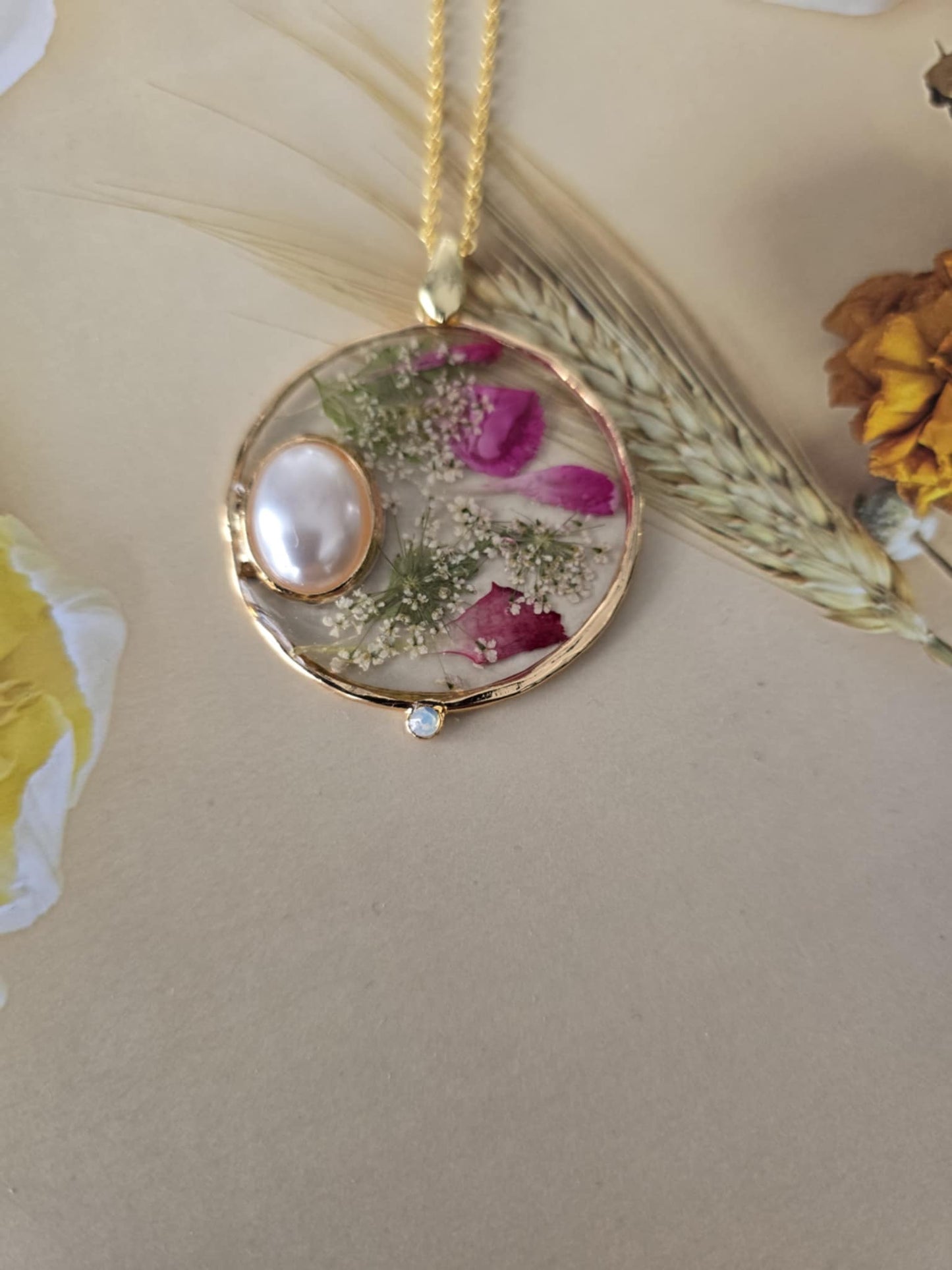 Pendentif floral surprenant