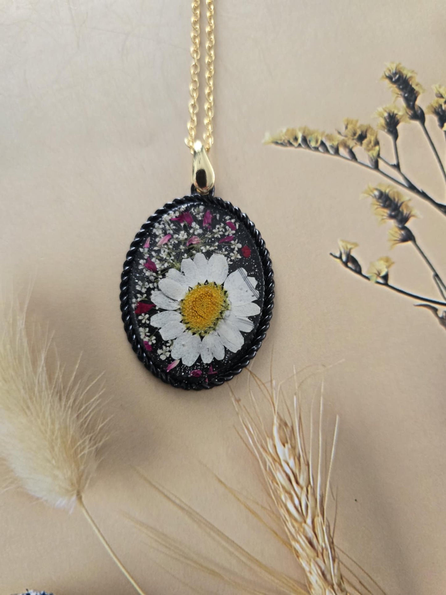 Pendentif marguerite vaillante