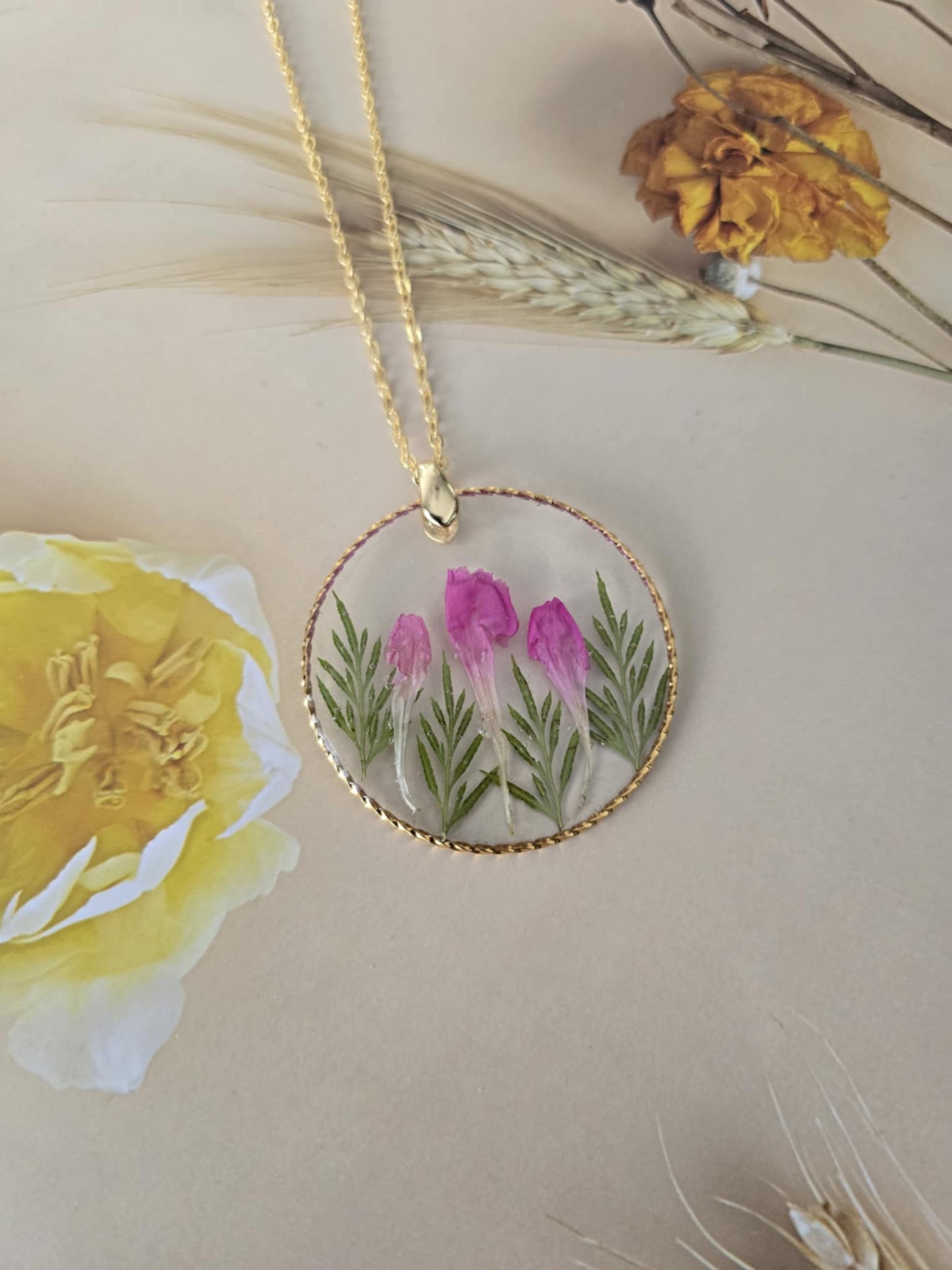 Pendentif floral d'exploration