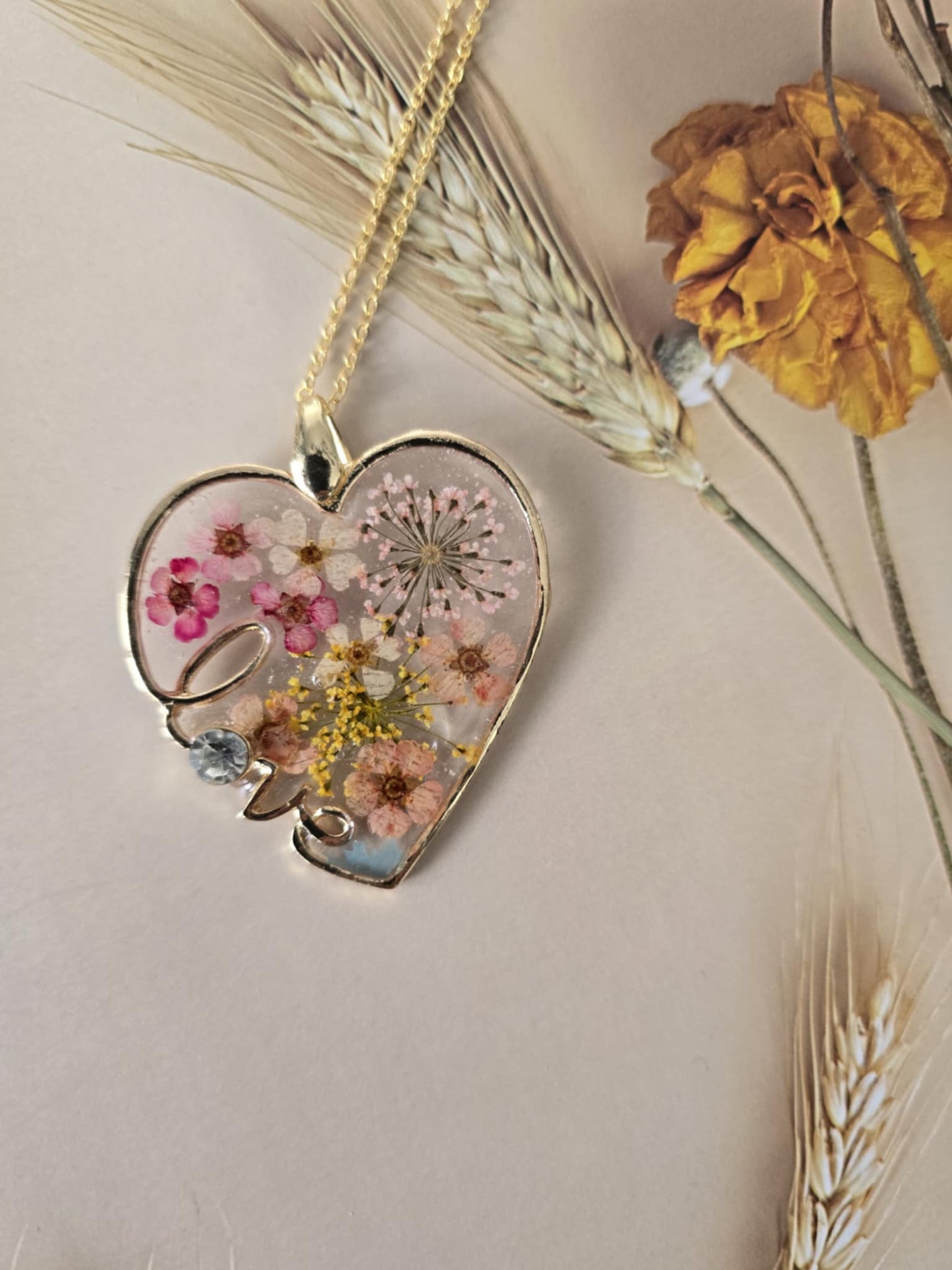 Pendentif love petites fleurs