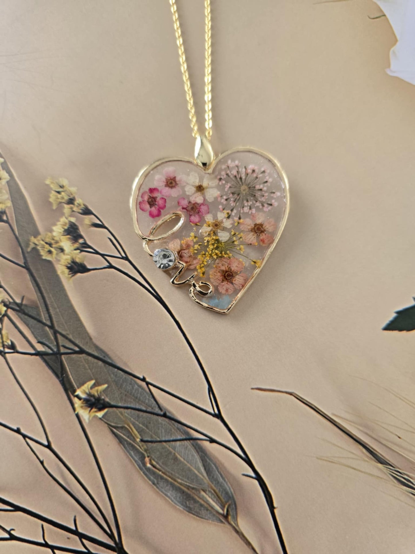 Pendentif love petites fleurs